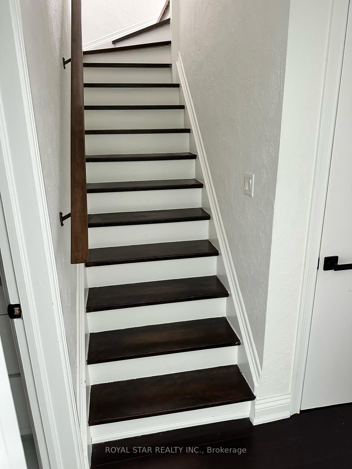 9 Roycrest Avenue Room Property Photo 8