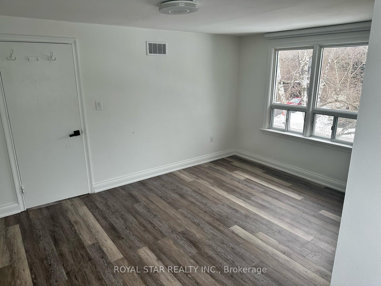 9 Roycrest Avenue Room Property Photo 9