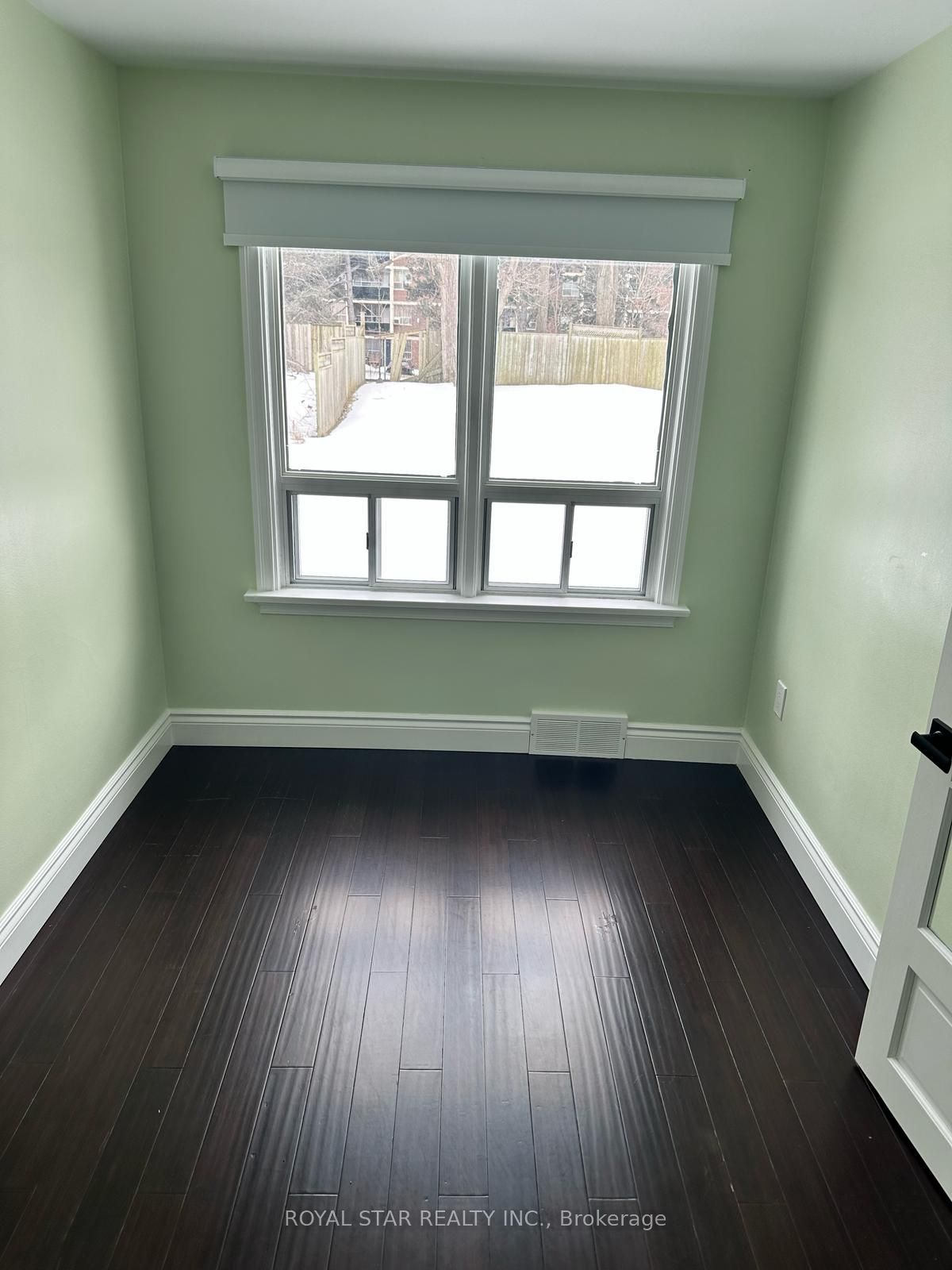 9 Roycrest Avenue Room Property Photo 15