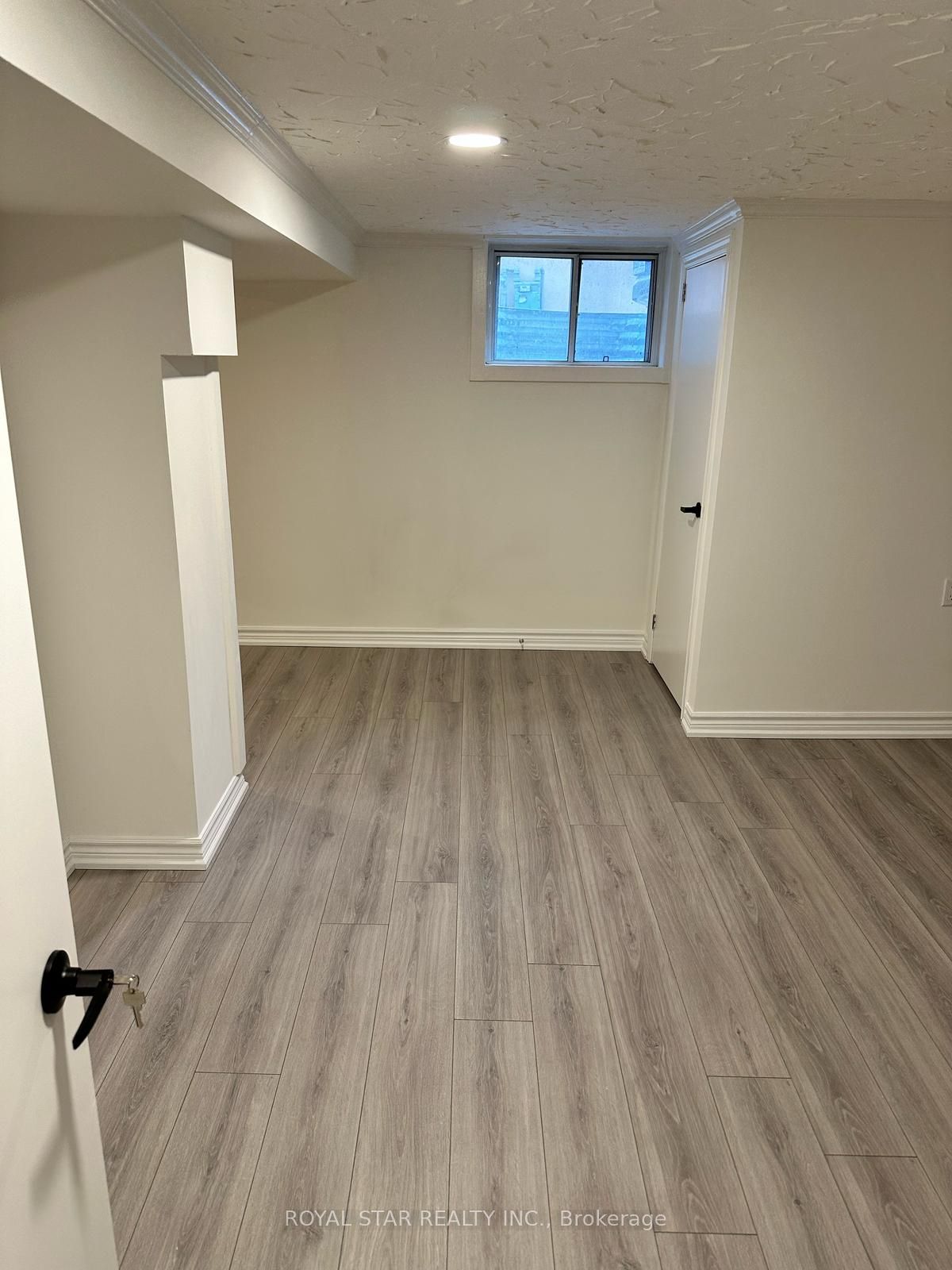 9 Roycrest Avenue Room Property Photo 23