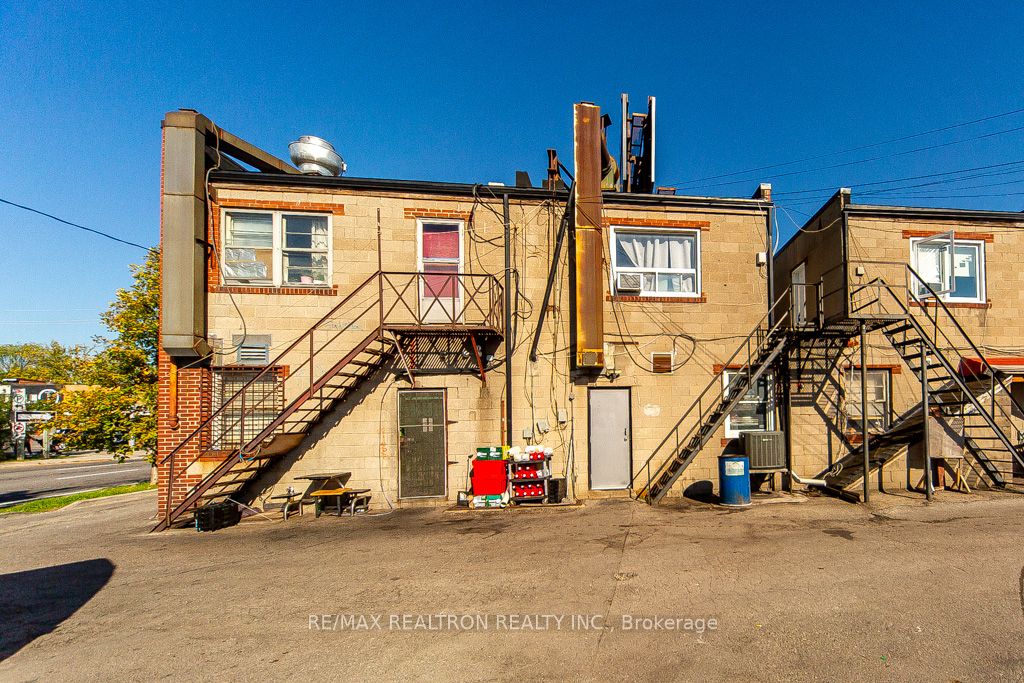 375 Wilson Avenue Property Photo 23