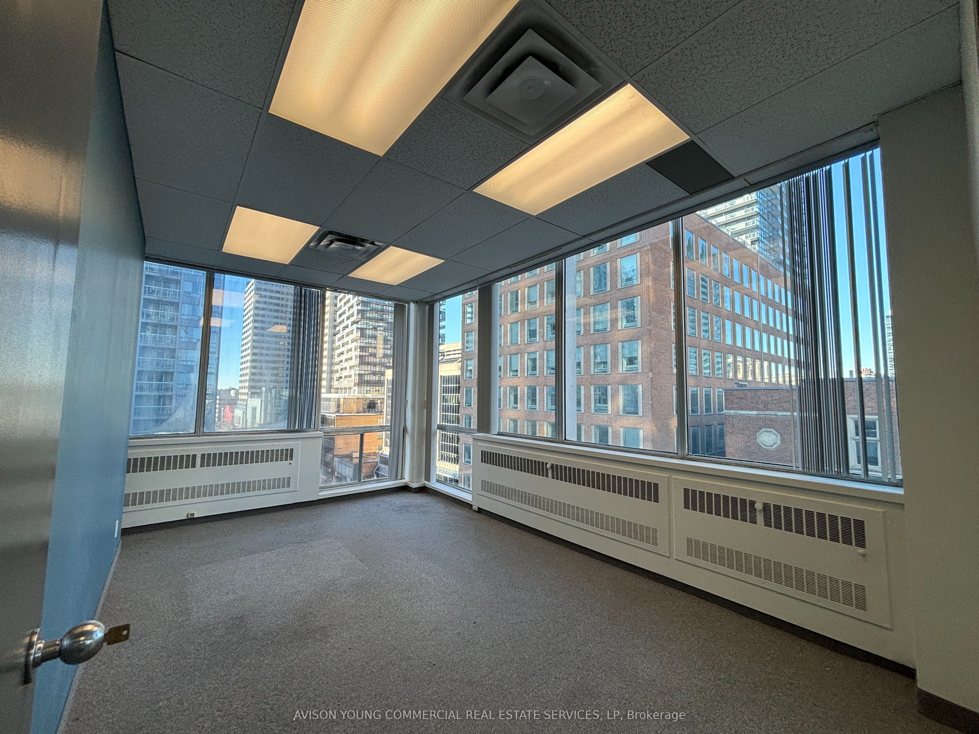55 Eglinton Avenue E 701 Property Photo 4