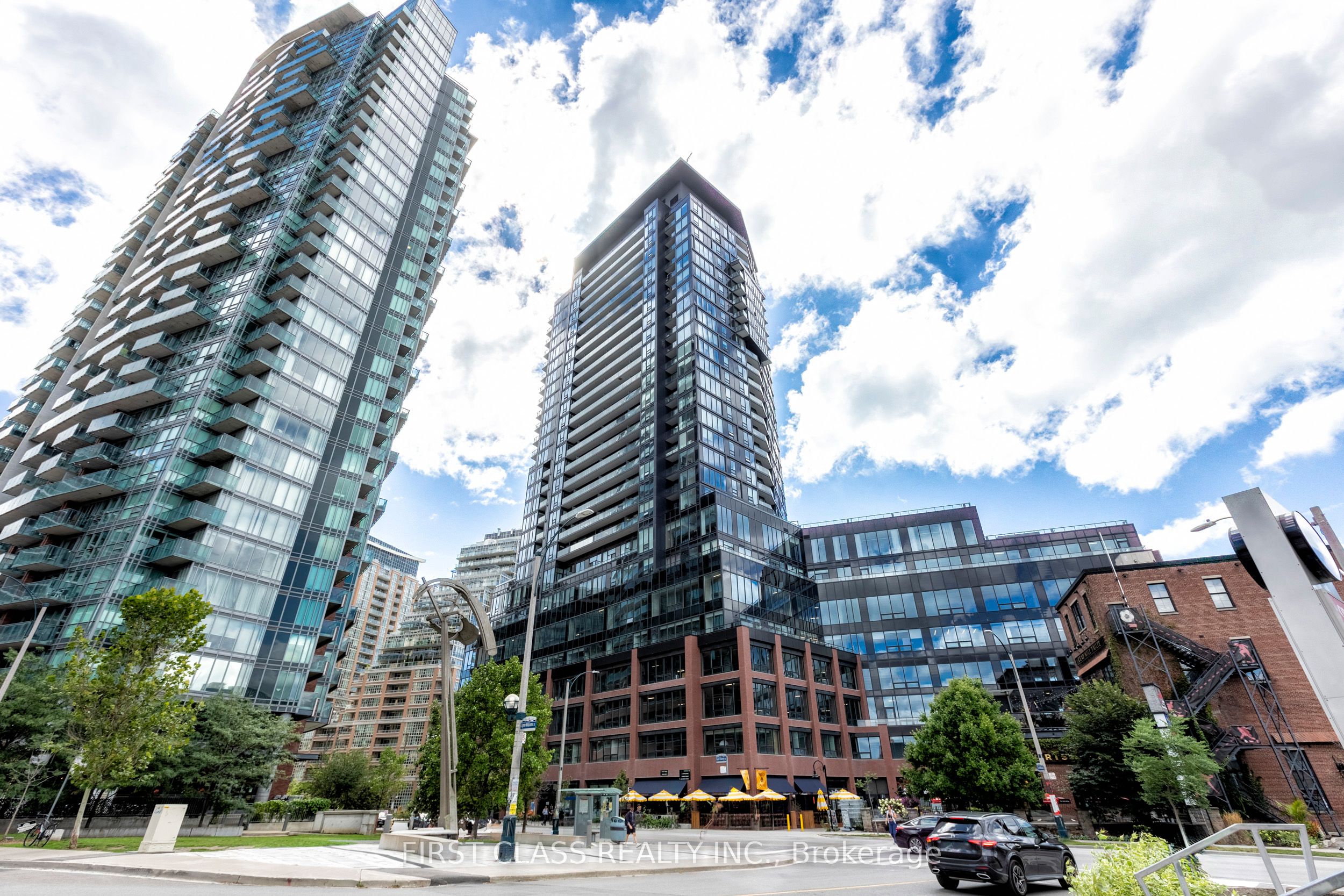 135 East Liberty Street 2606
