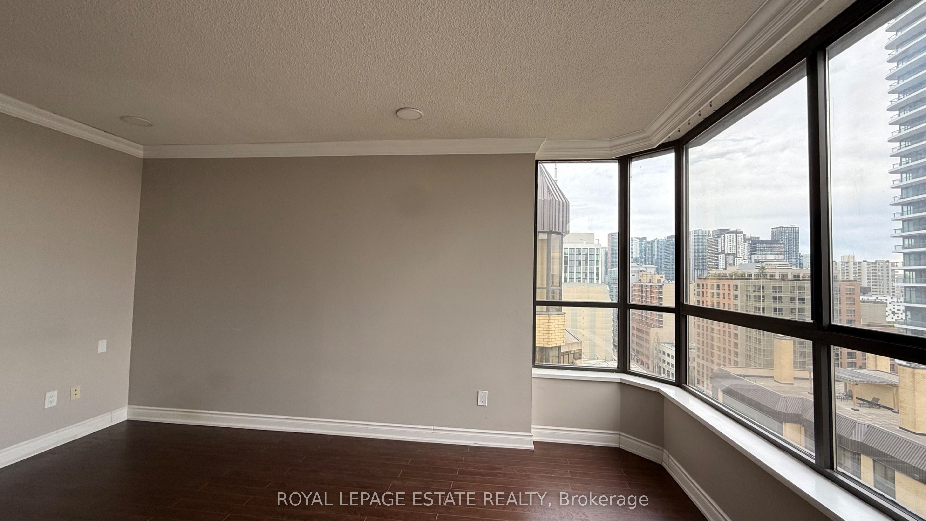 280 Simcoe Street Ph3 Property Photo 2