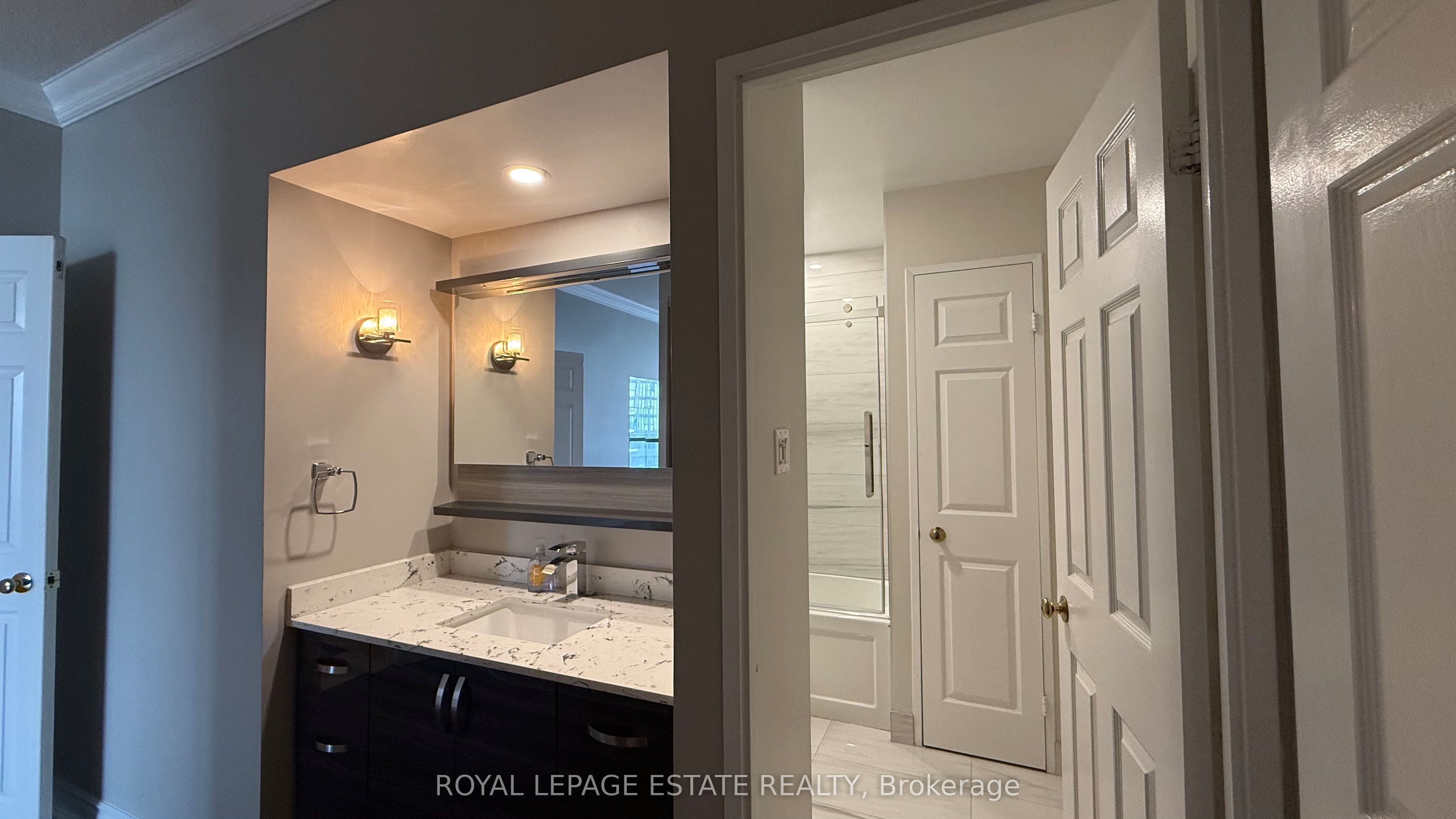 280 Simcoe Street Ph3 Property Photo 4