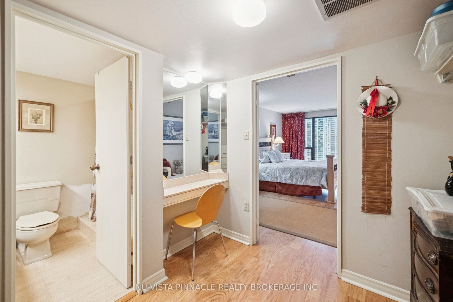 55 Harbour Square 1418 Property Photo 32