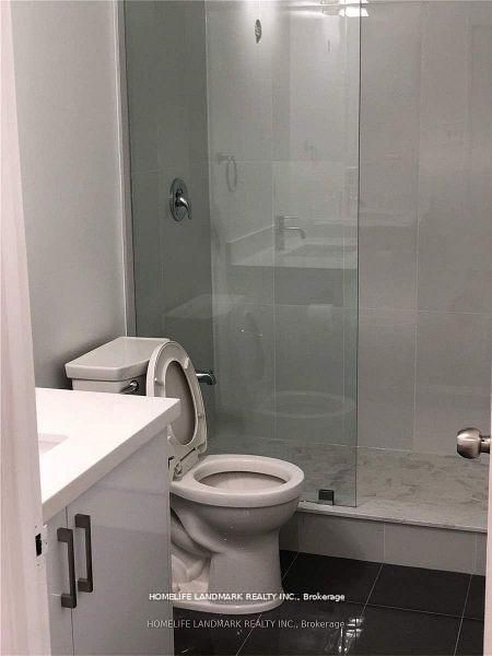 422 Queen Street W Property Photo 7