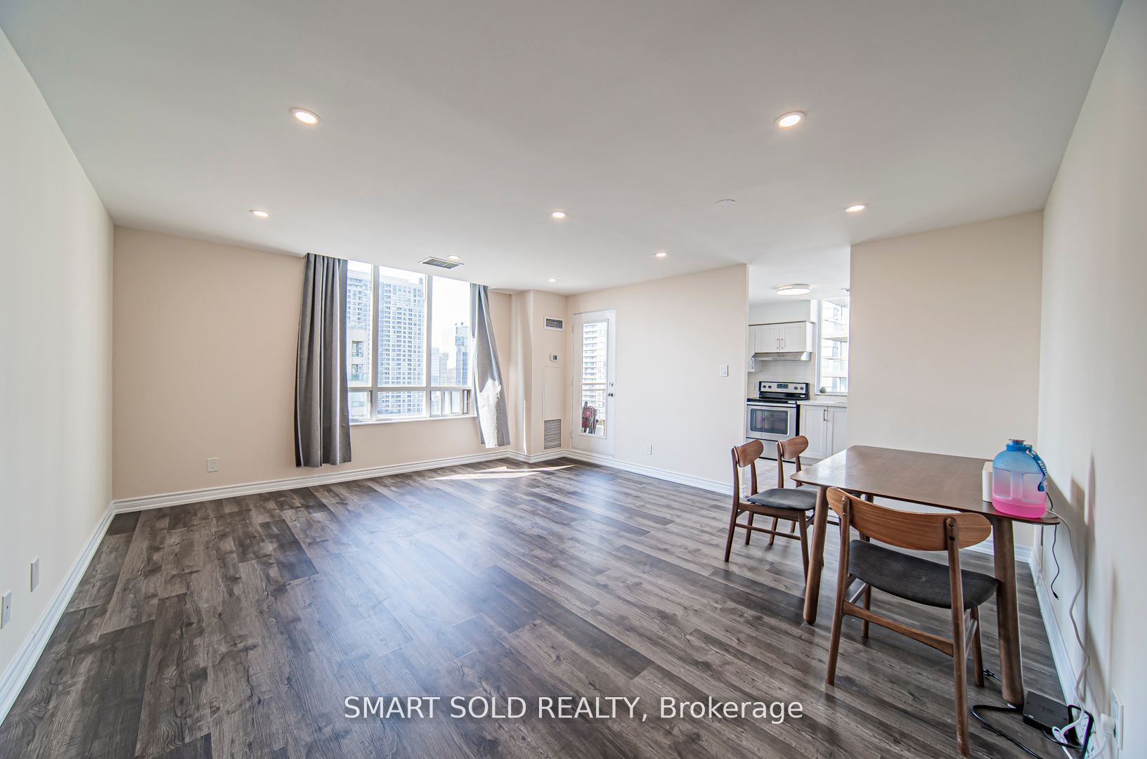 256 Doris Avenue Ph210 Property Photo 4