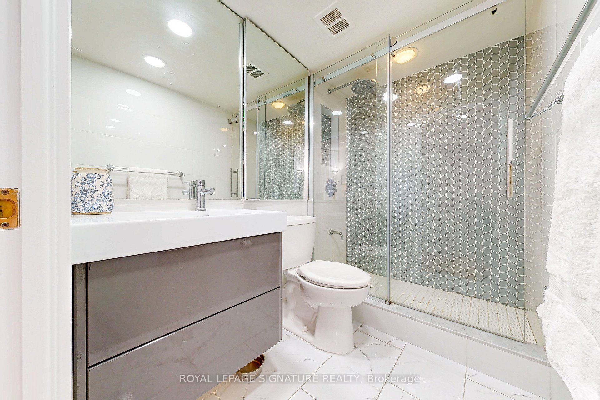 33 Harbour Square 410/204 Property Photo 25