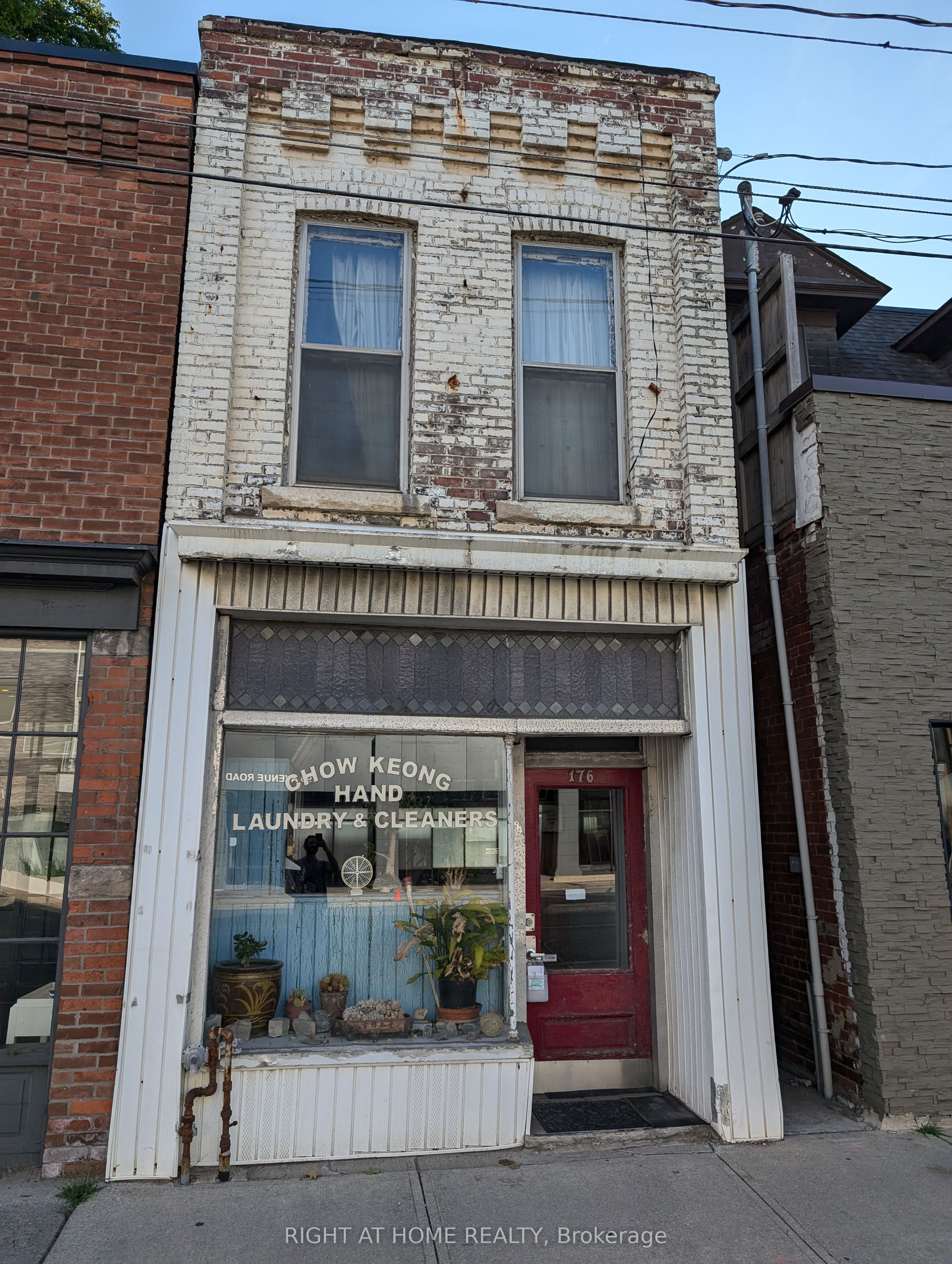 176 Avenue Road Property Photo 1