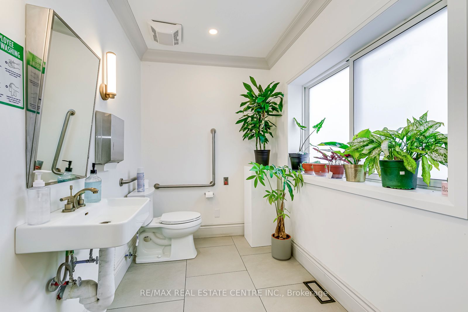 569 Crawford Street Property Photo 4