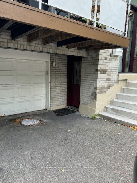 20 Castlebury Crescent N Basement Property Photo 1
