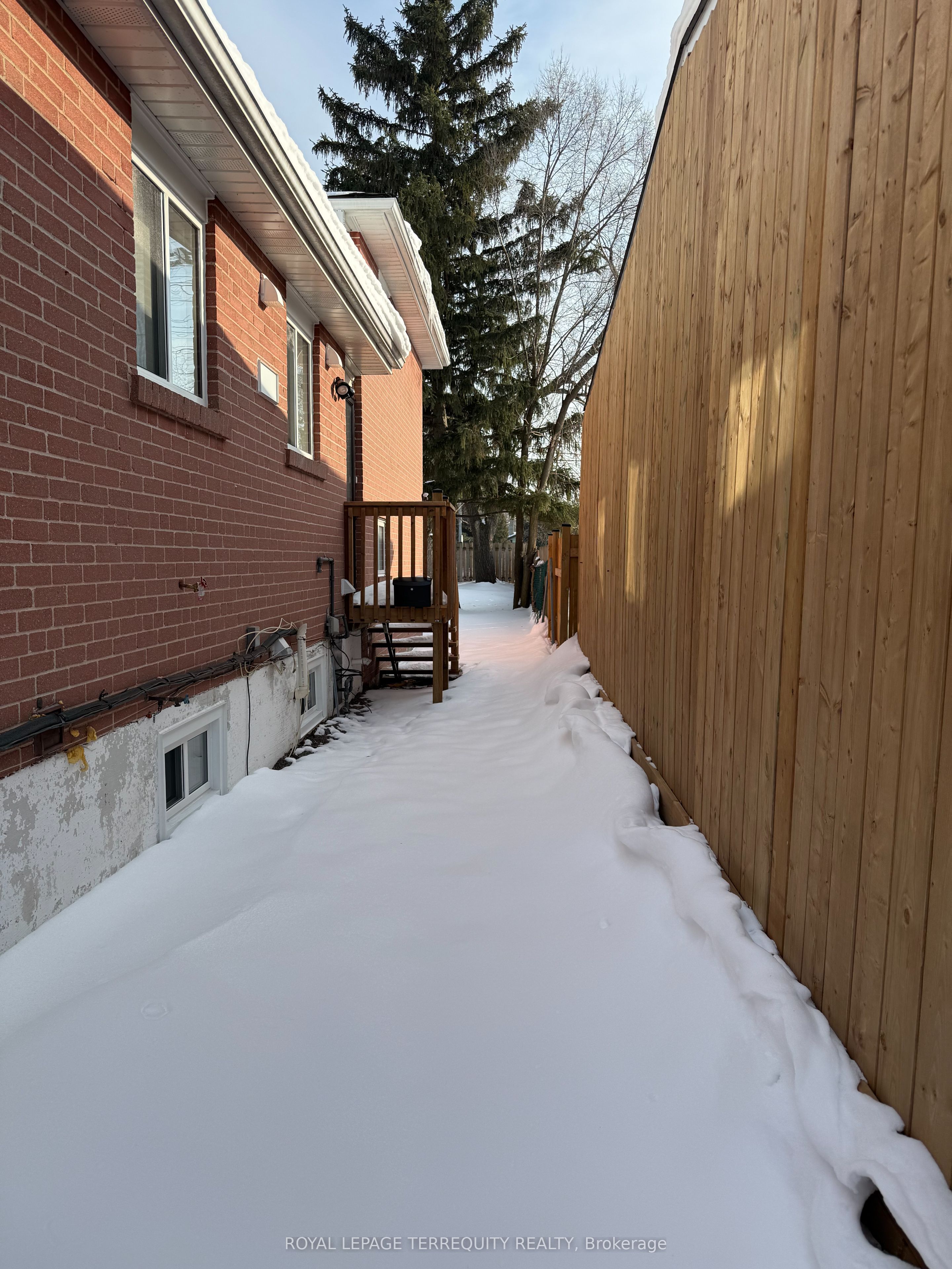 5 Rochelle Crescent Property Photo 2