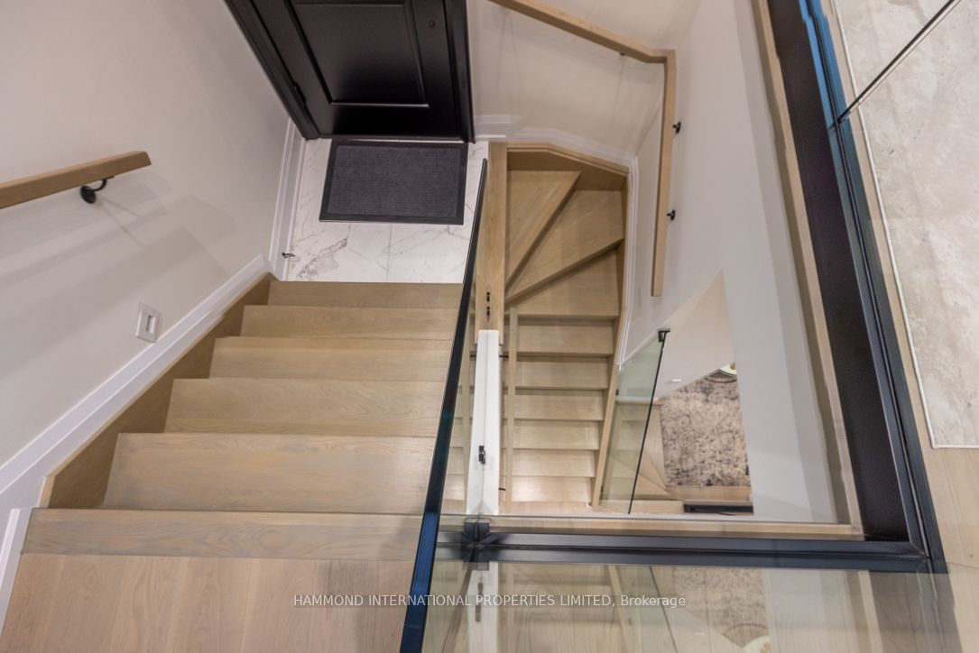 372 Briar Hill Avenue Property Photo 6