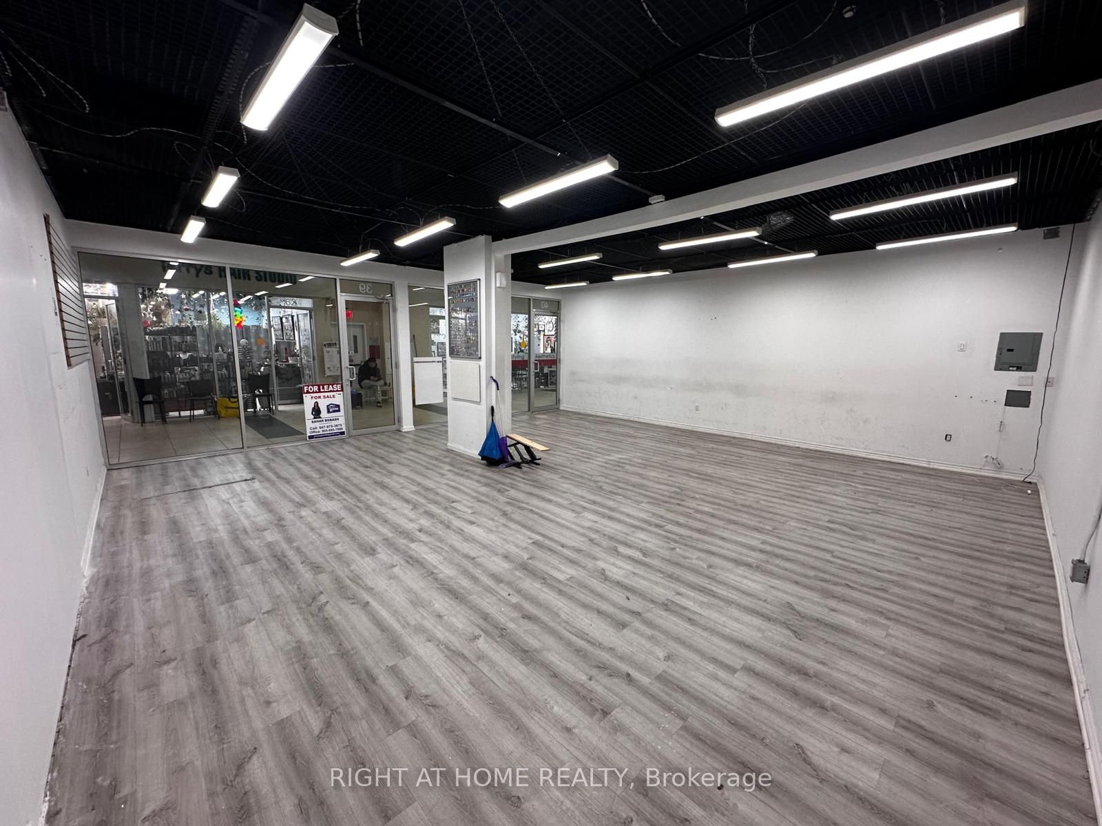 384 Yonge Street 40 Property Photo 6