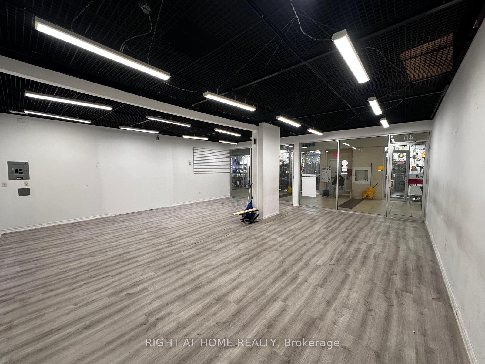384 Yonge Street 40 Property Photo 7