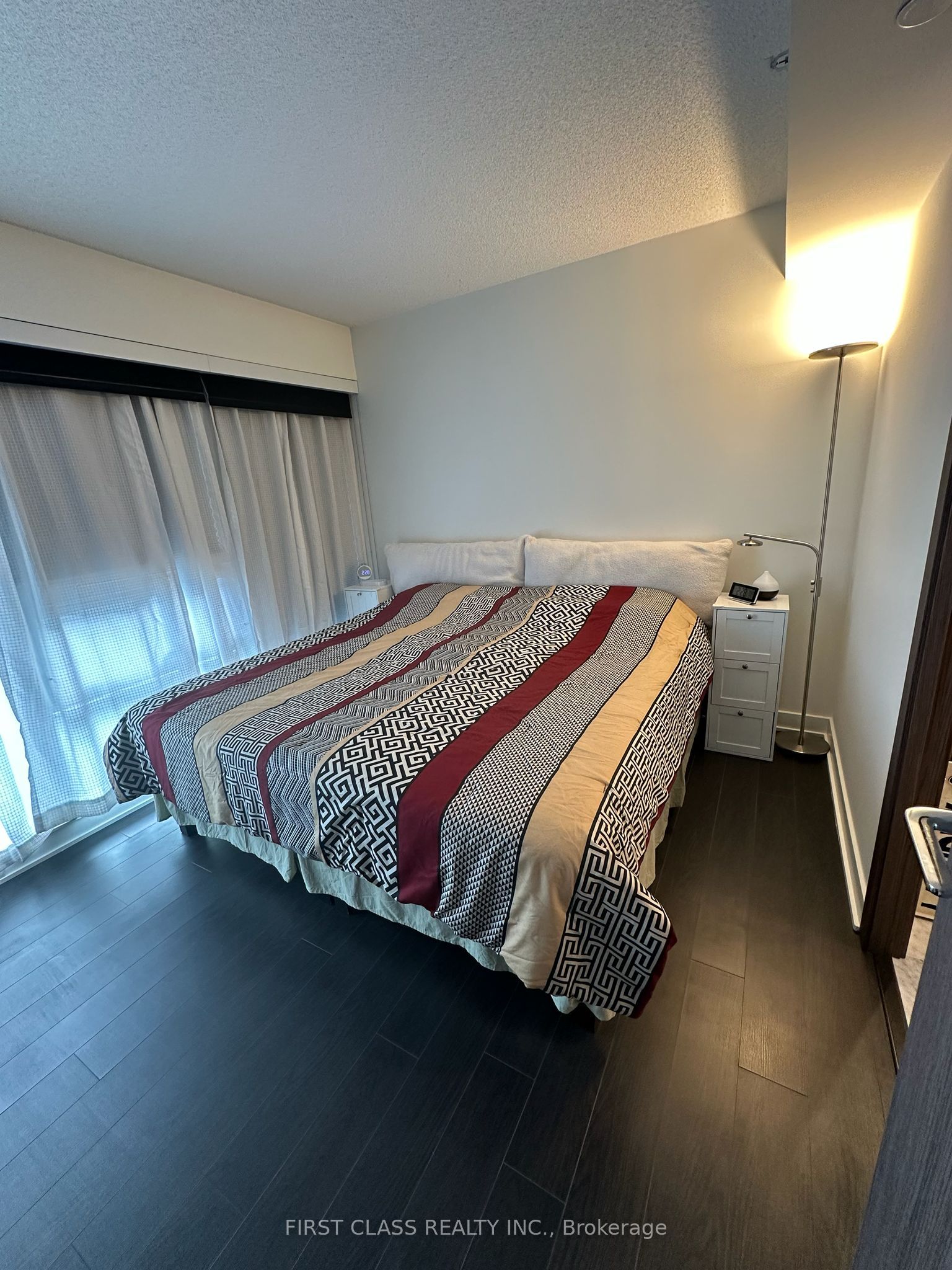 19 Bathurst Street 1111 Property Photo 2