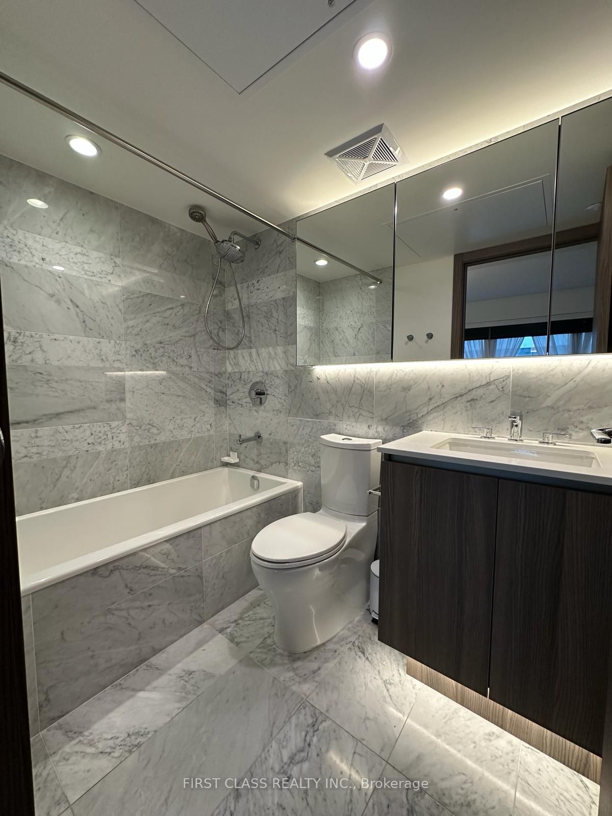 19 Bathurst Street 1111 Property Photo 4