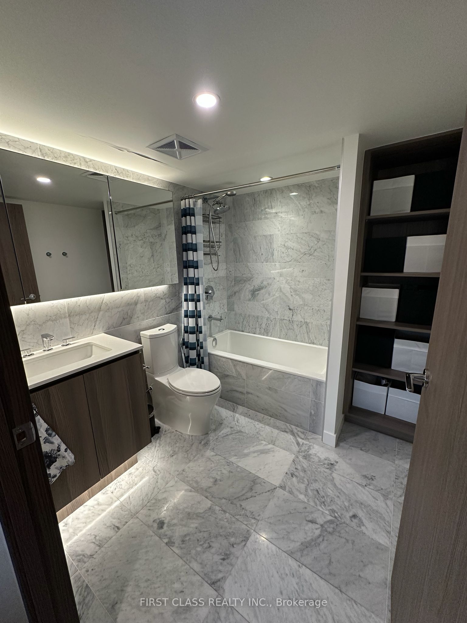 19 Bathurst Street 1111 Property Photo 5