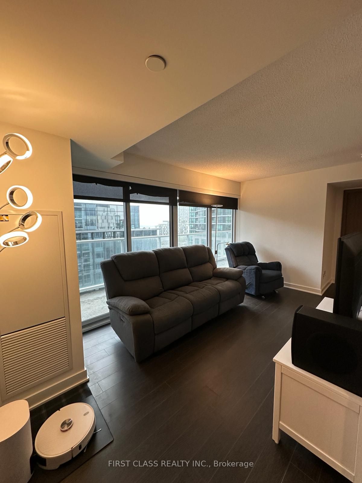 19 Bathurst Street 1111 Property Photo 6