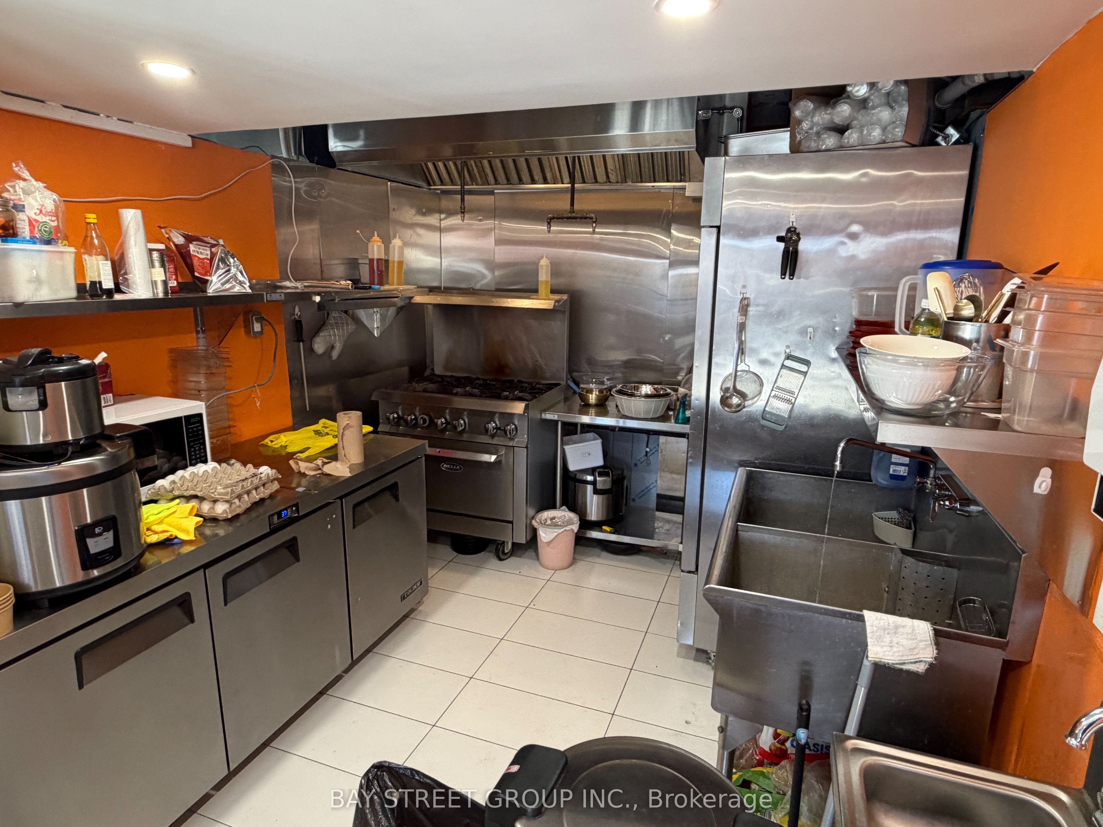 364 Huron Street Property Photo 7