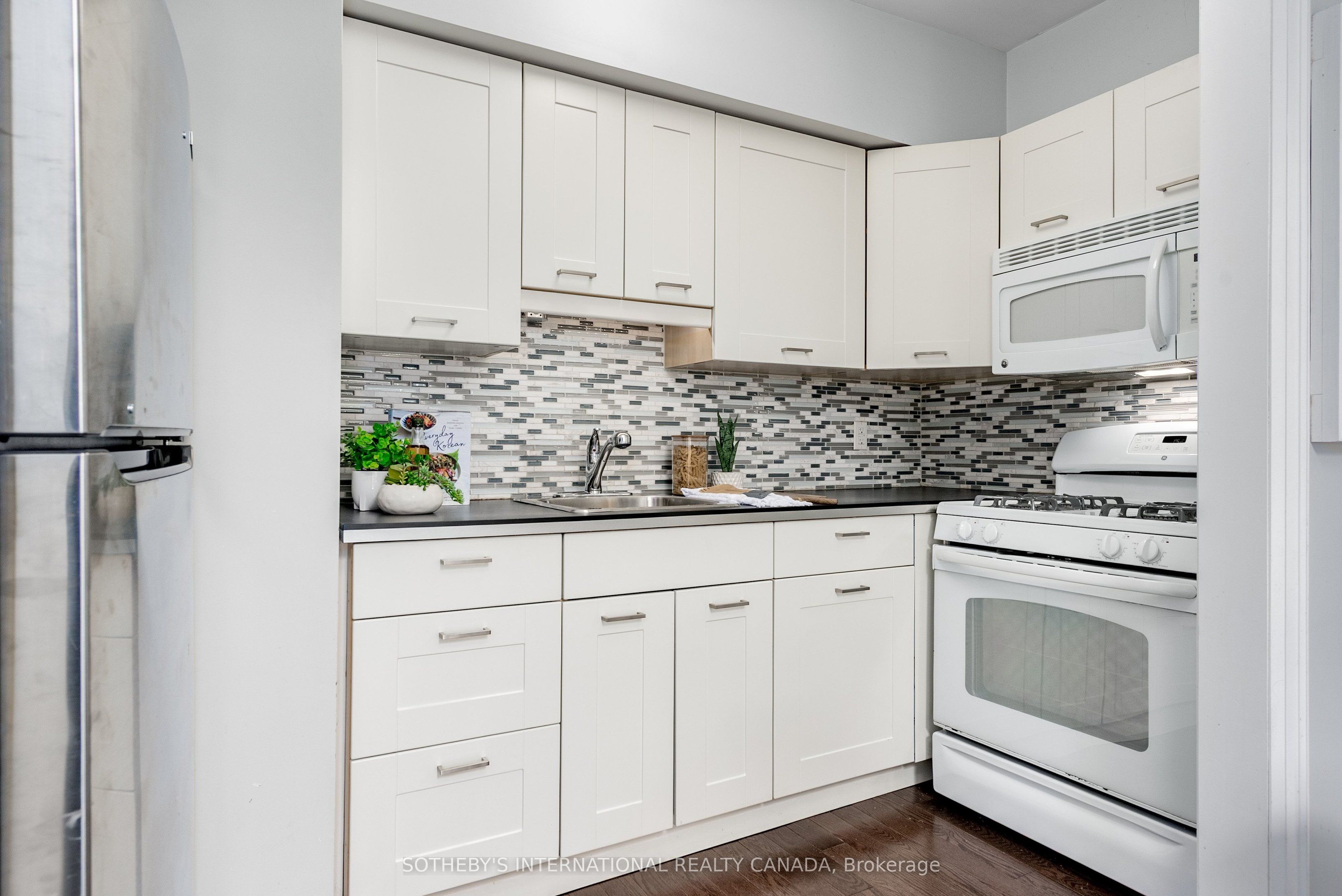 412 Wellesley Street E Property Photo 17