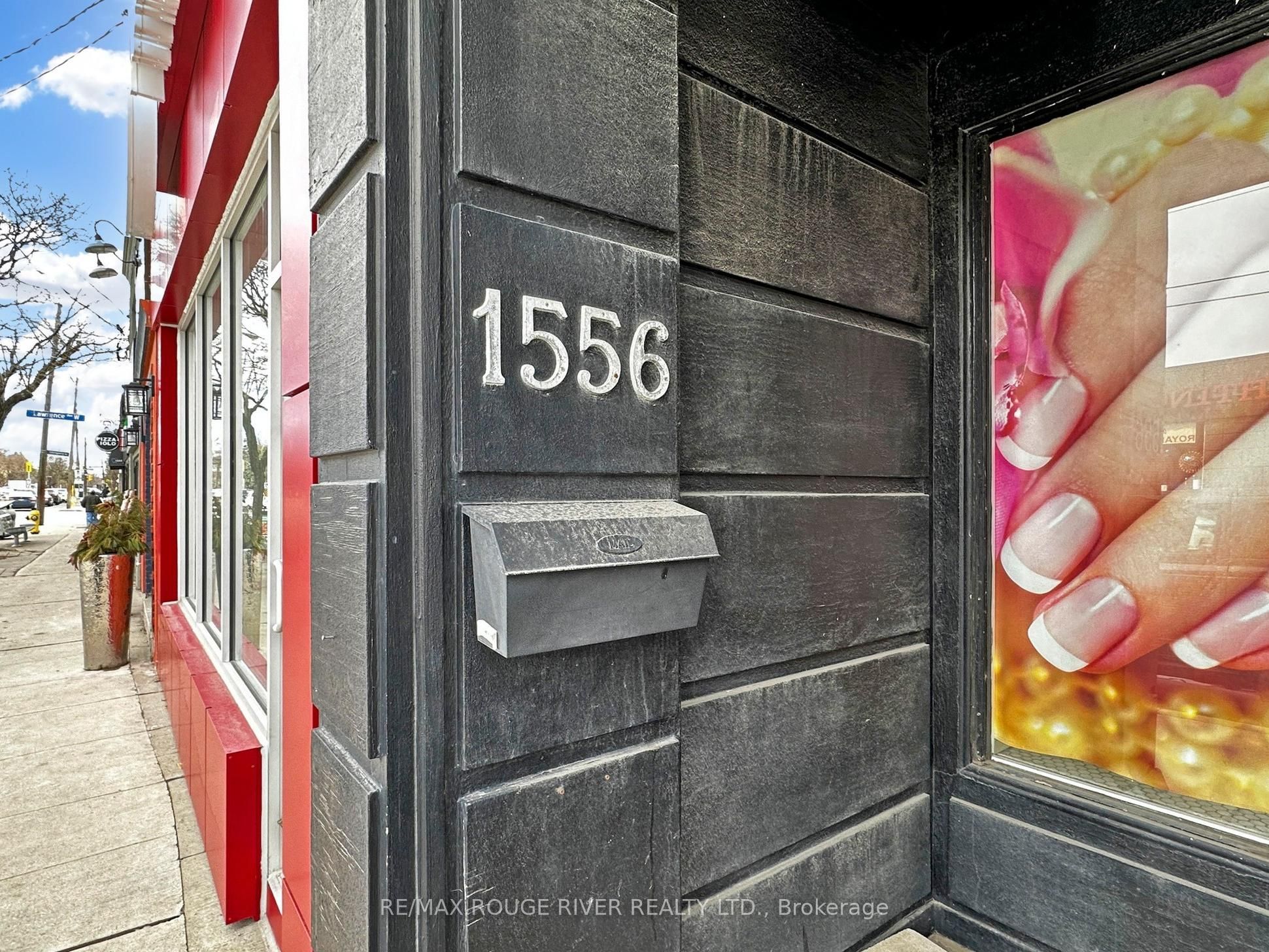 1556 Avenue Road Property Photo 4