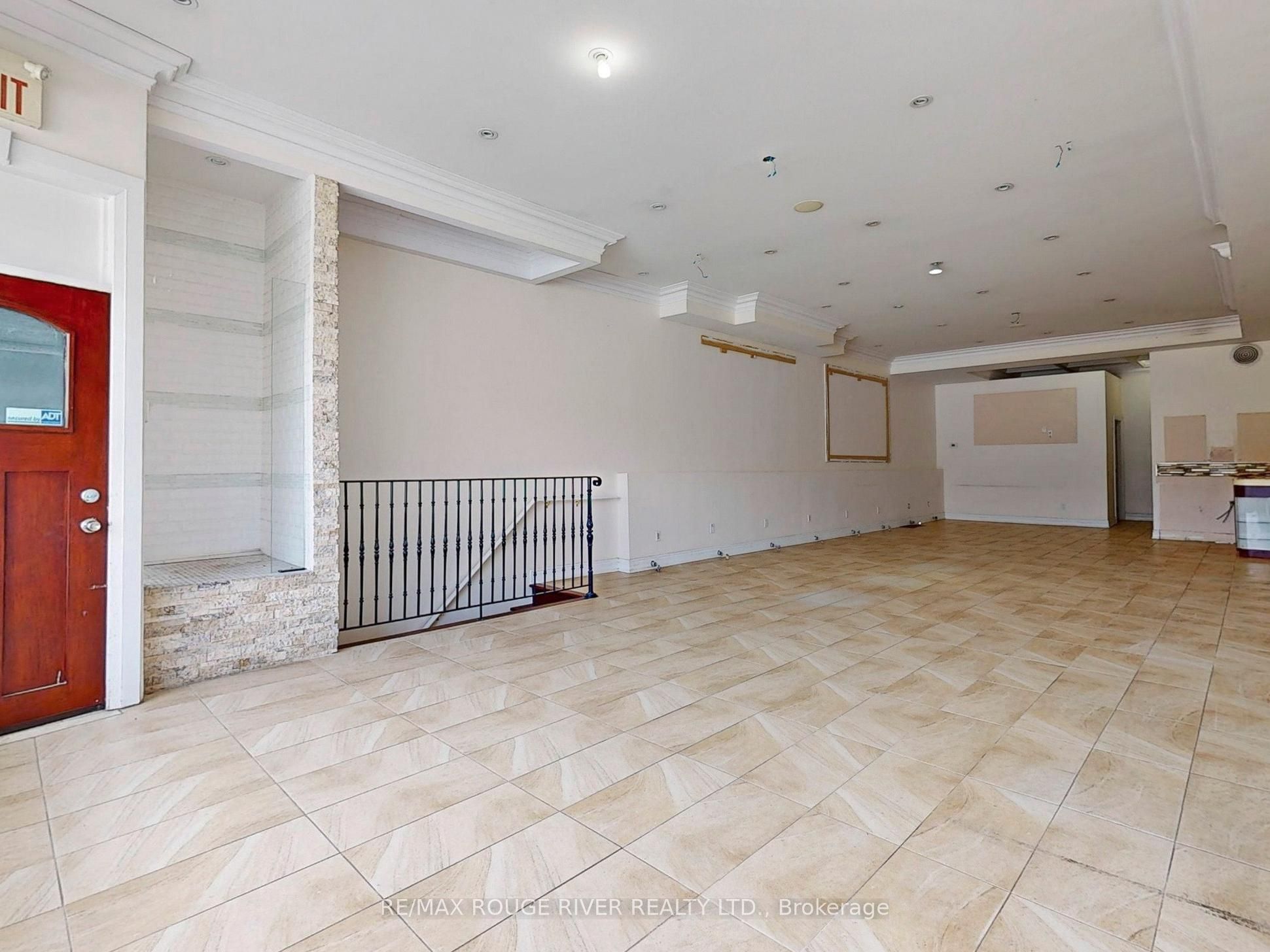 1556 Avenue Road Property Photo 10