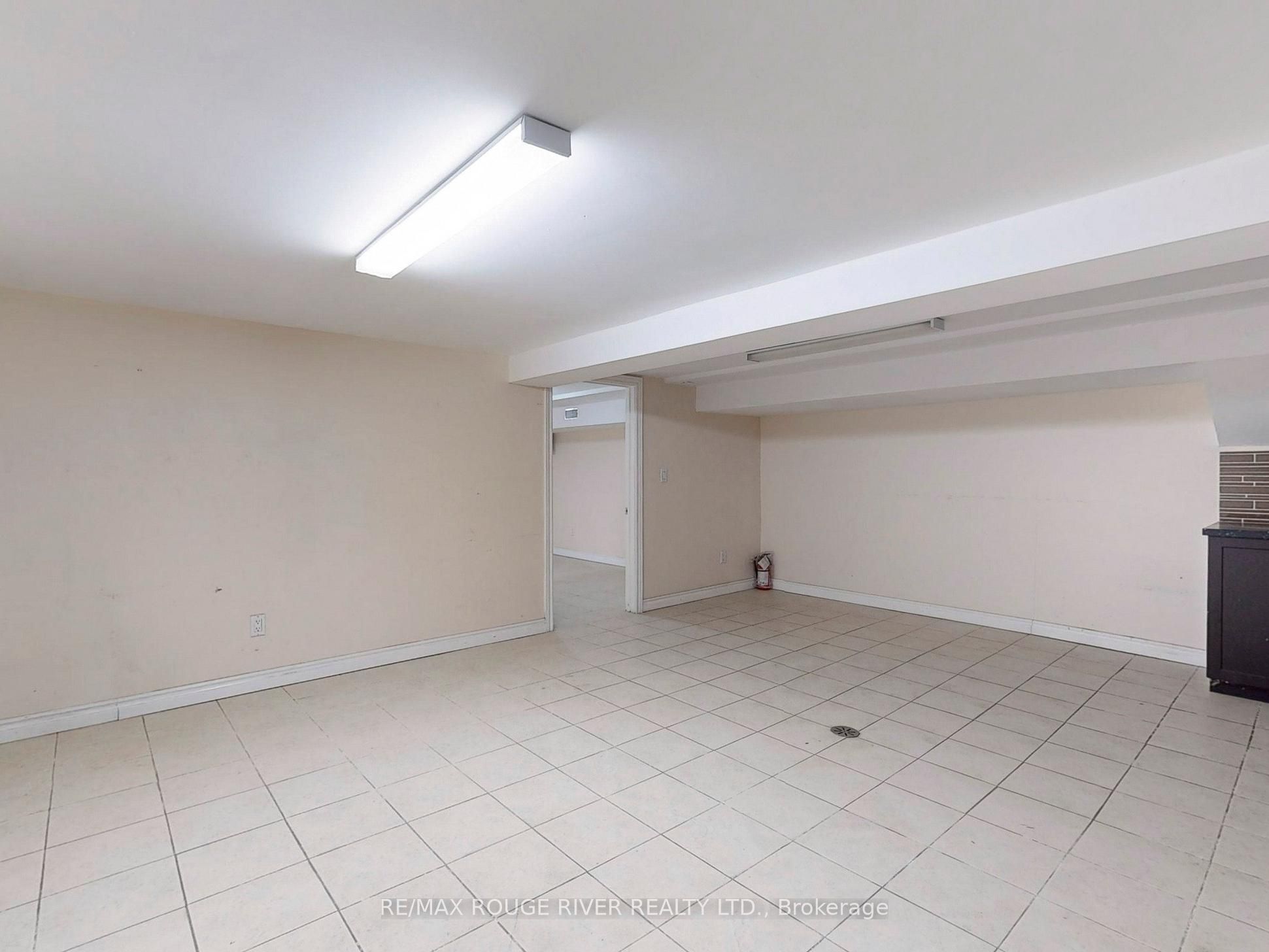 1556 Avenue Road Property Photo 12