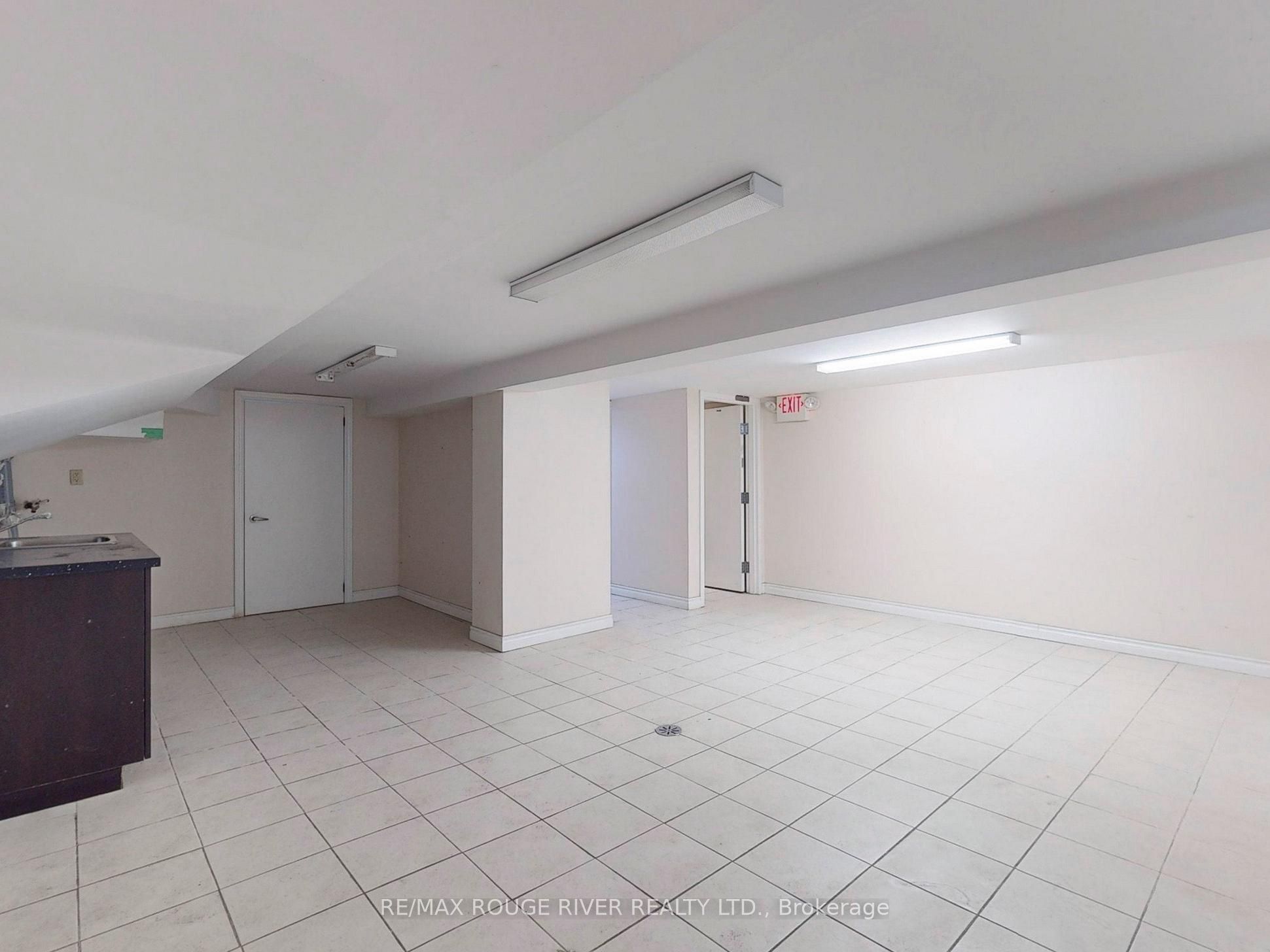 1556 Avenue Road Property Photo 14
