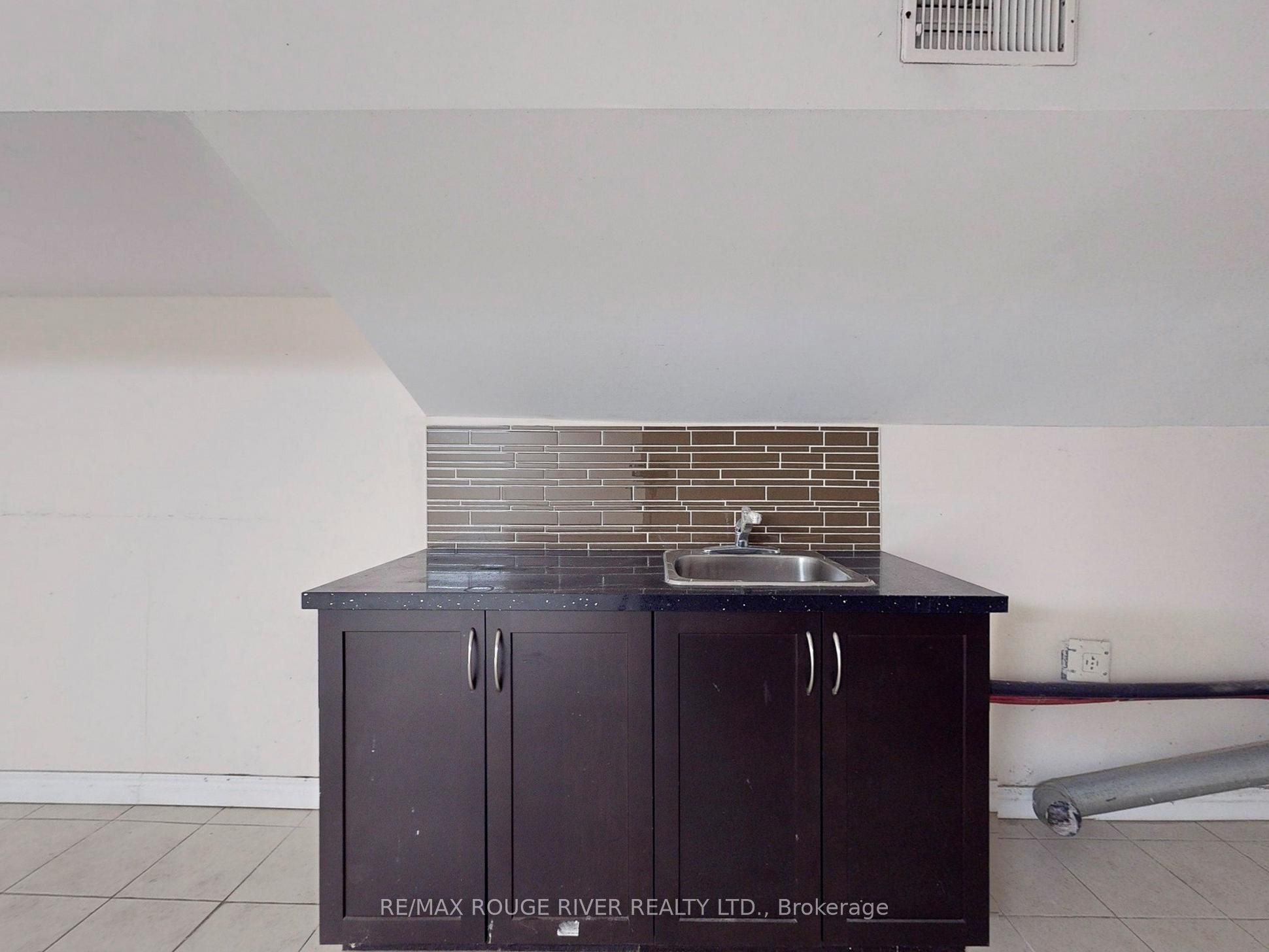 1556 Avenue Road Property Photo 15