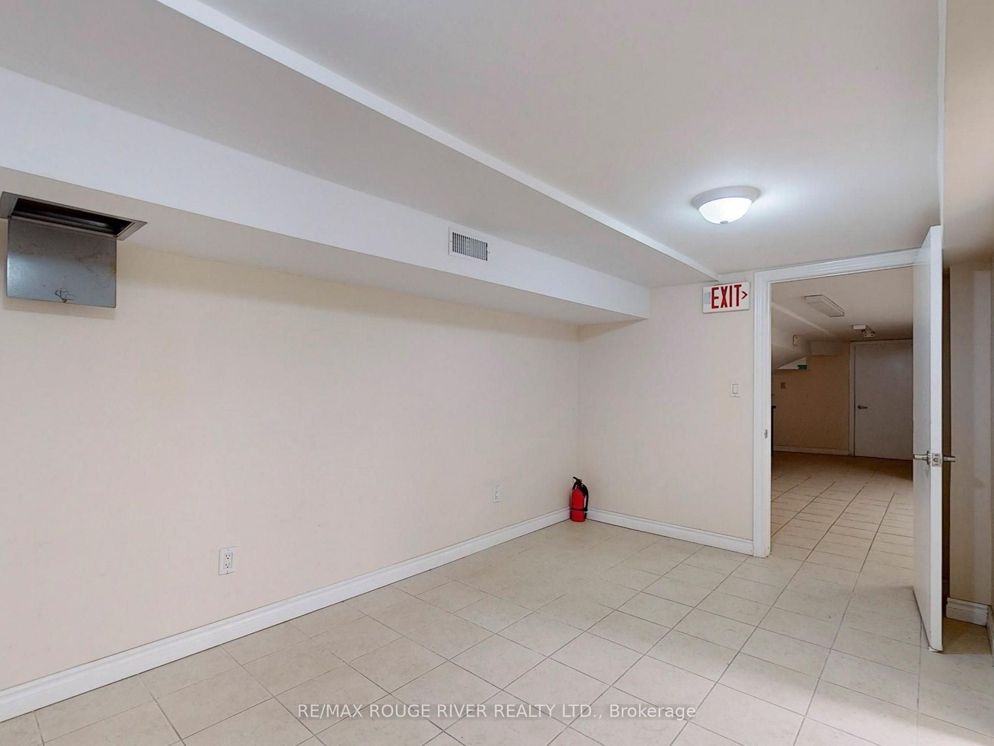 1556 Avenue Road Property Photo 20
