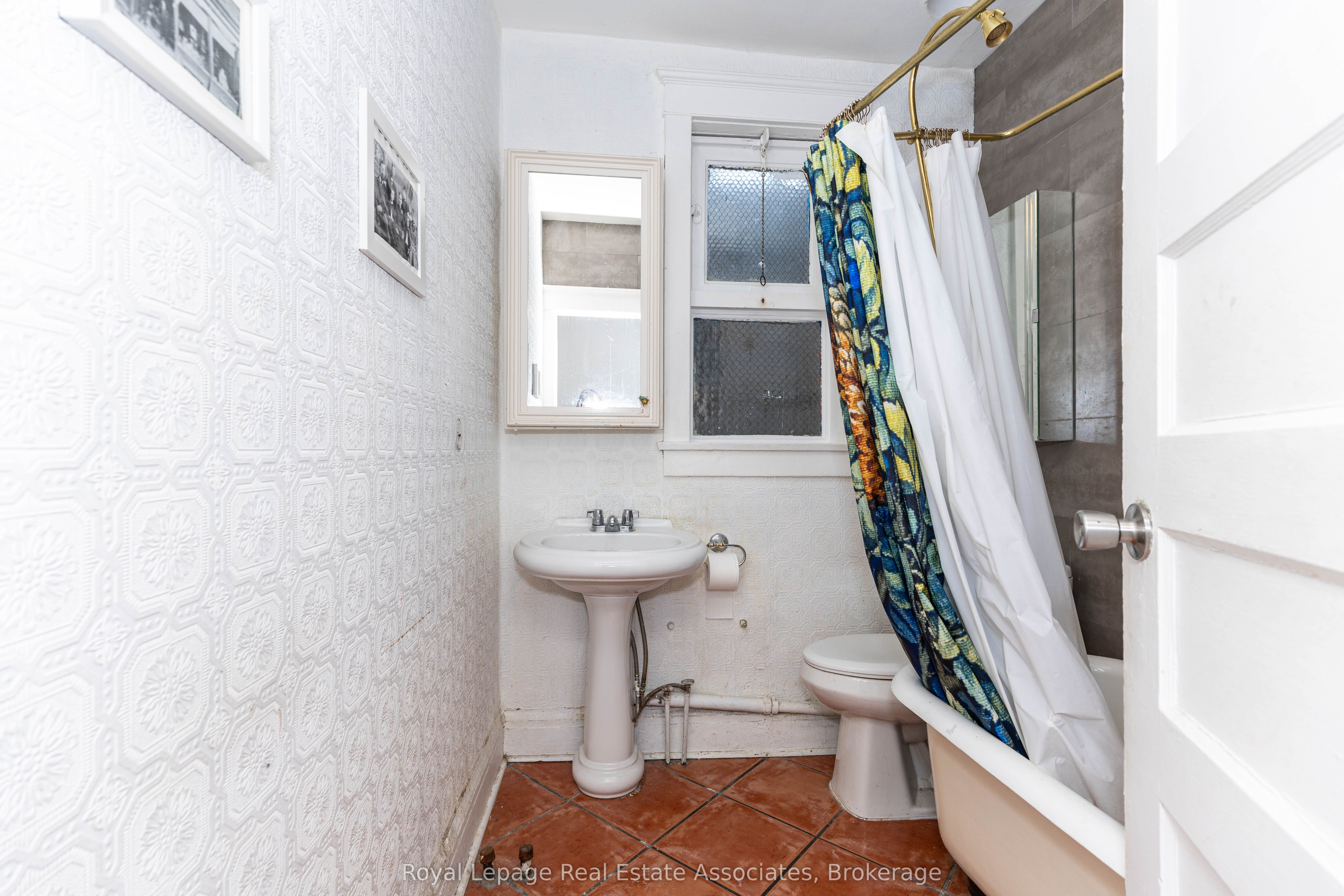 497 Bloor Street W 16 (3rd) Property Photo 9