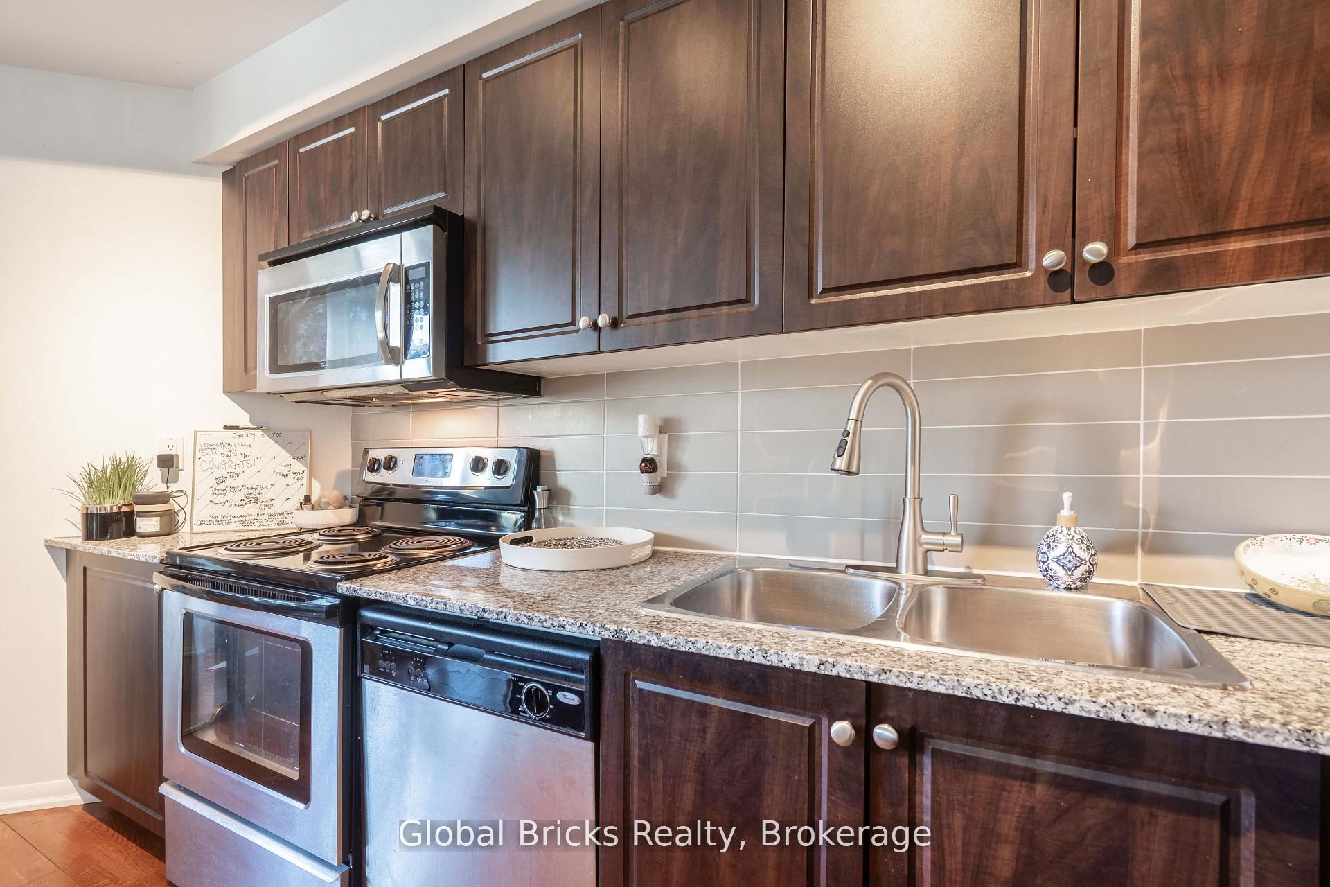215 Fort York Boulevard #215 Property Photo 9