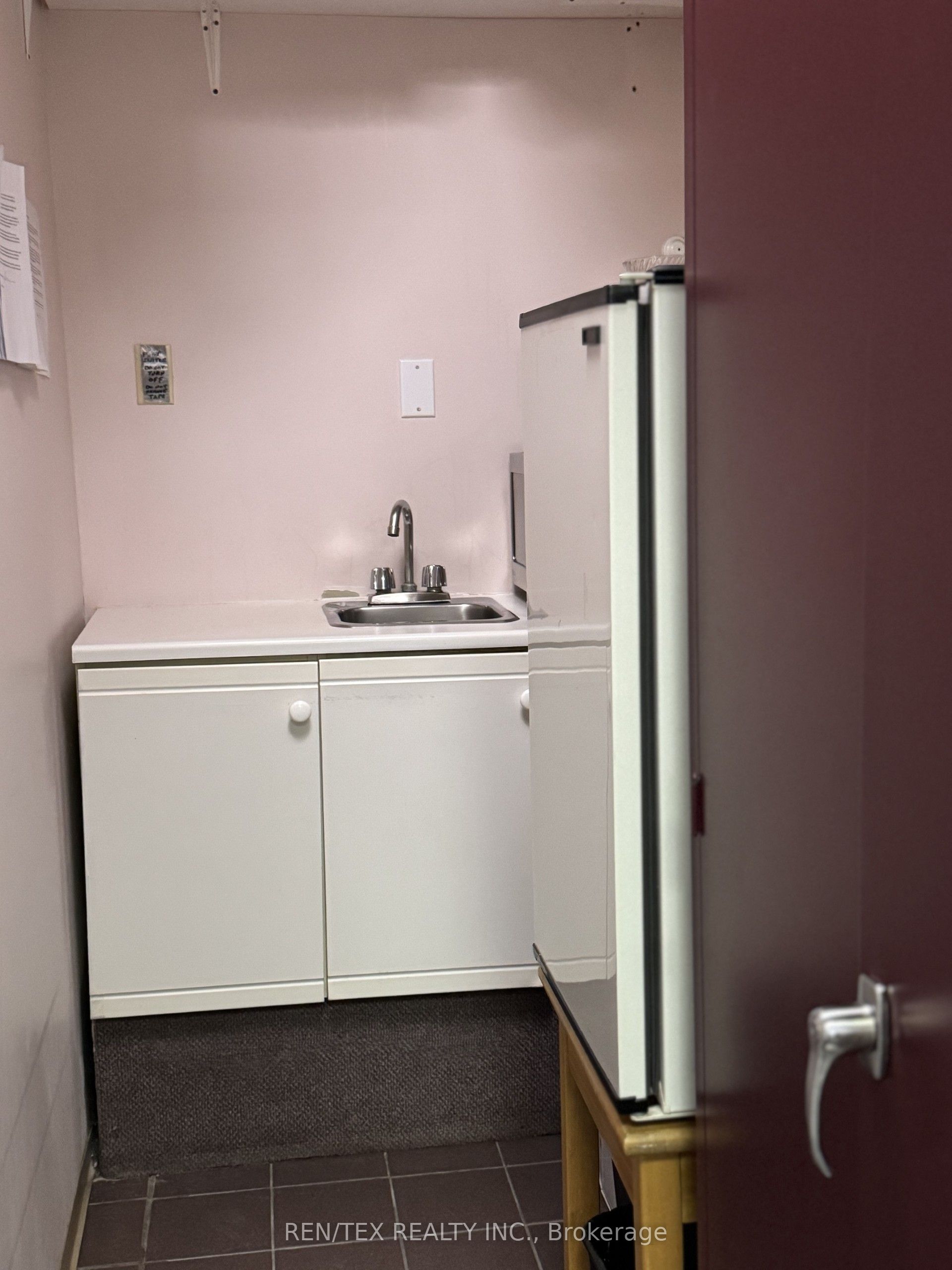 19 Hendon Avenue Property Photo 7