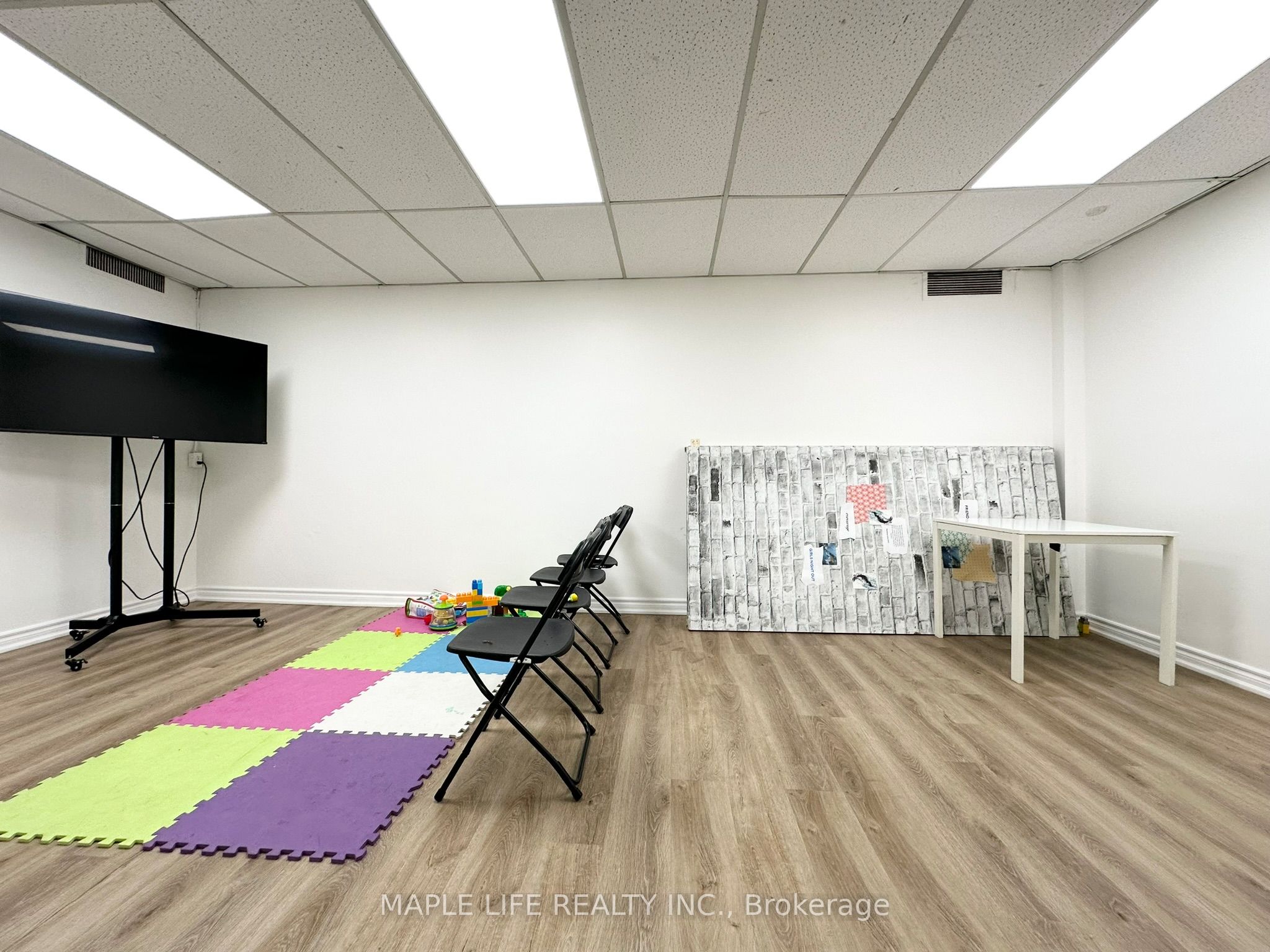 901 Yonge Street Lower Property Photo 5