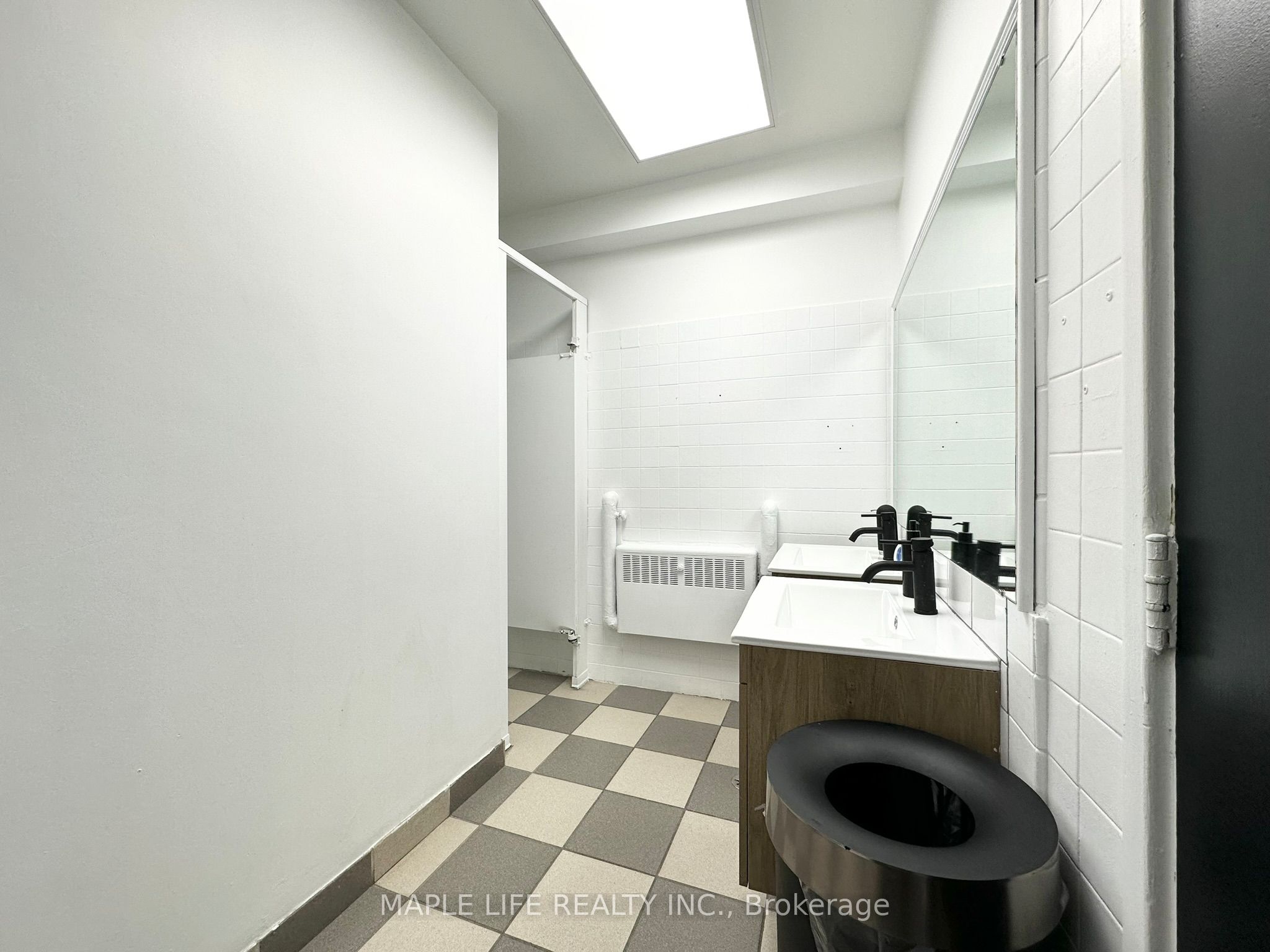 901 Yonge Street Lower Property Photo 7
