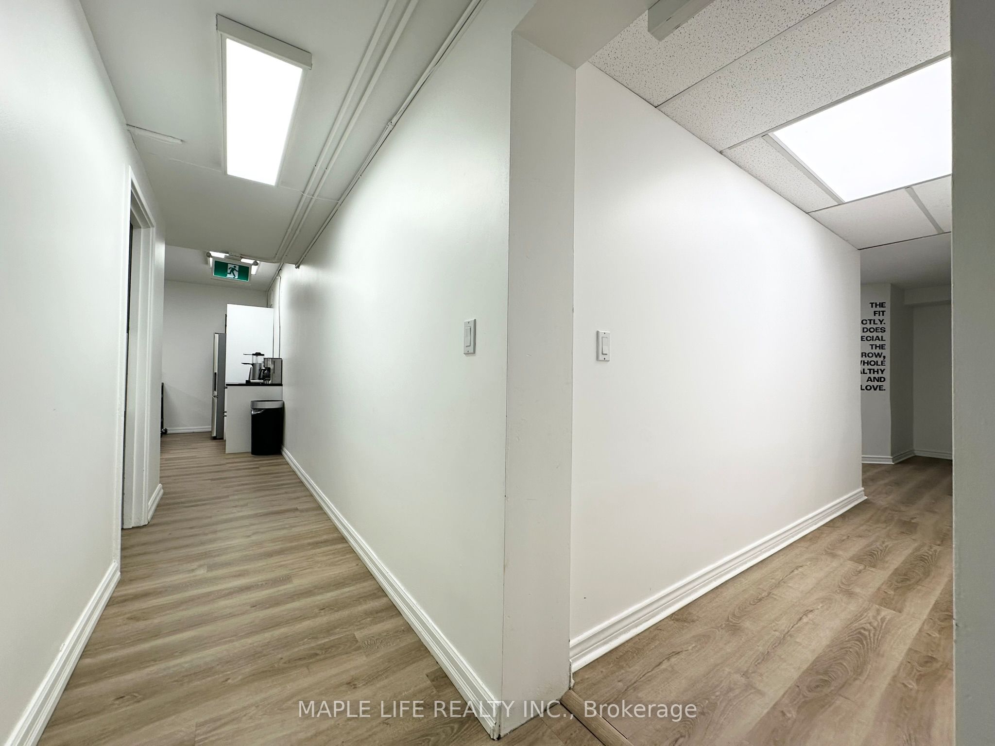 901 Yonge Street Lower Property Photo 8