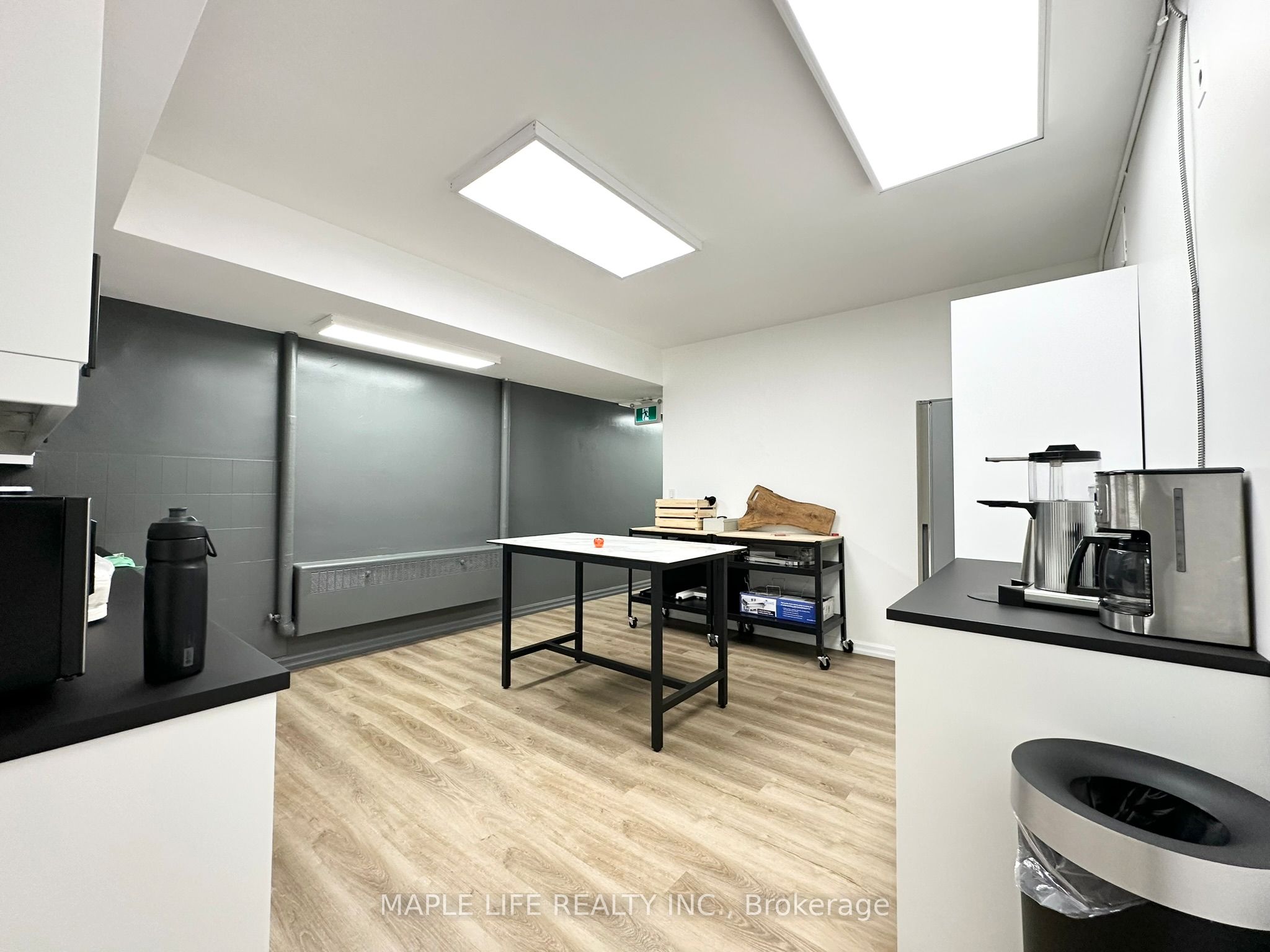 901 Yonge Street Lower Property Photo 11