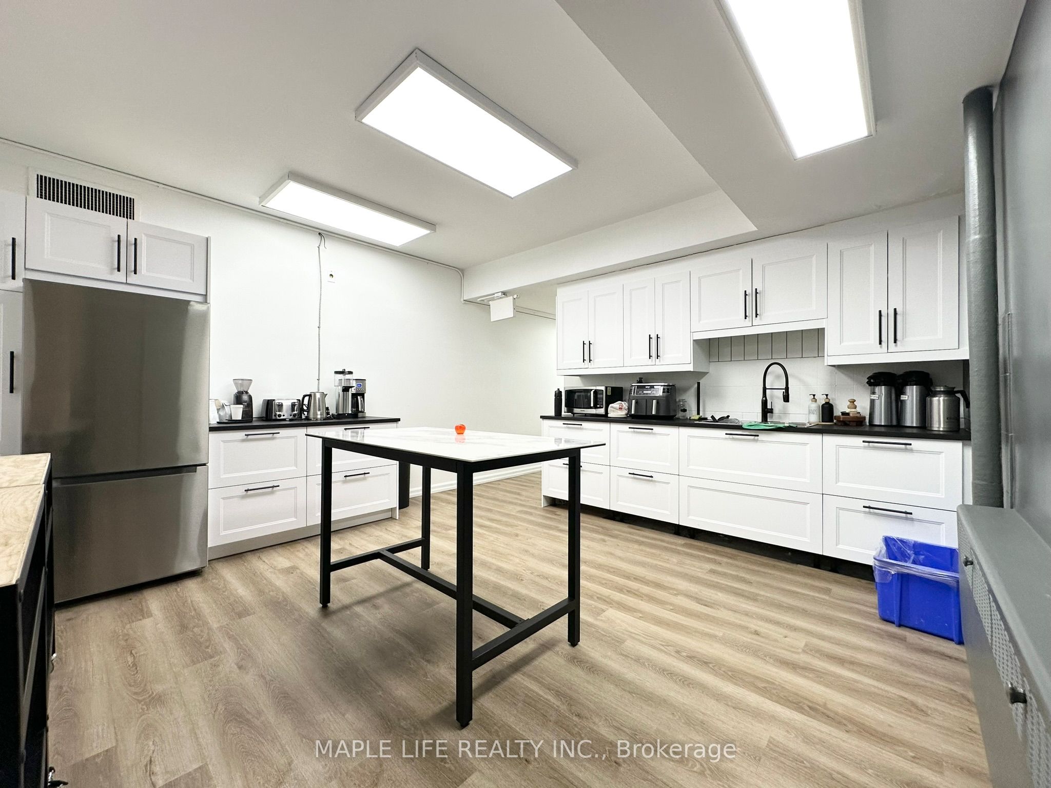 901 Yonge Street Lower Property Photo 12