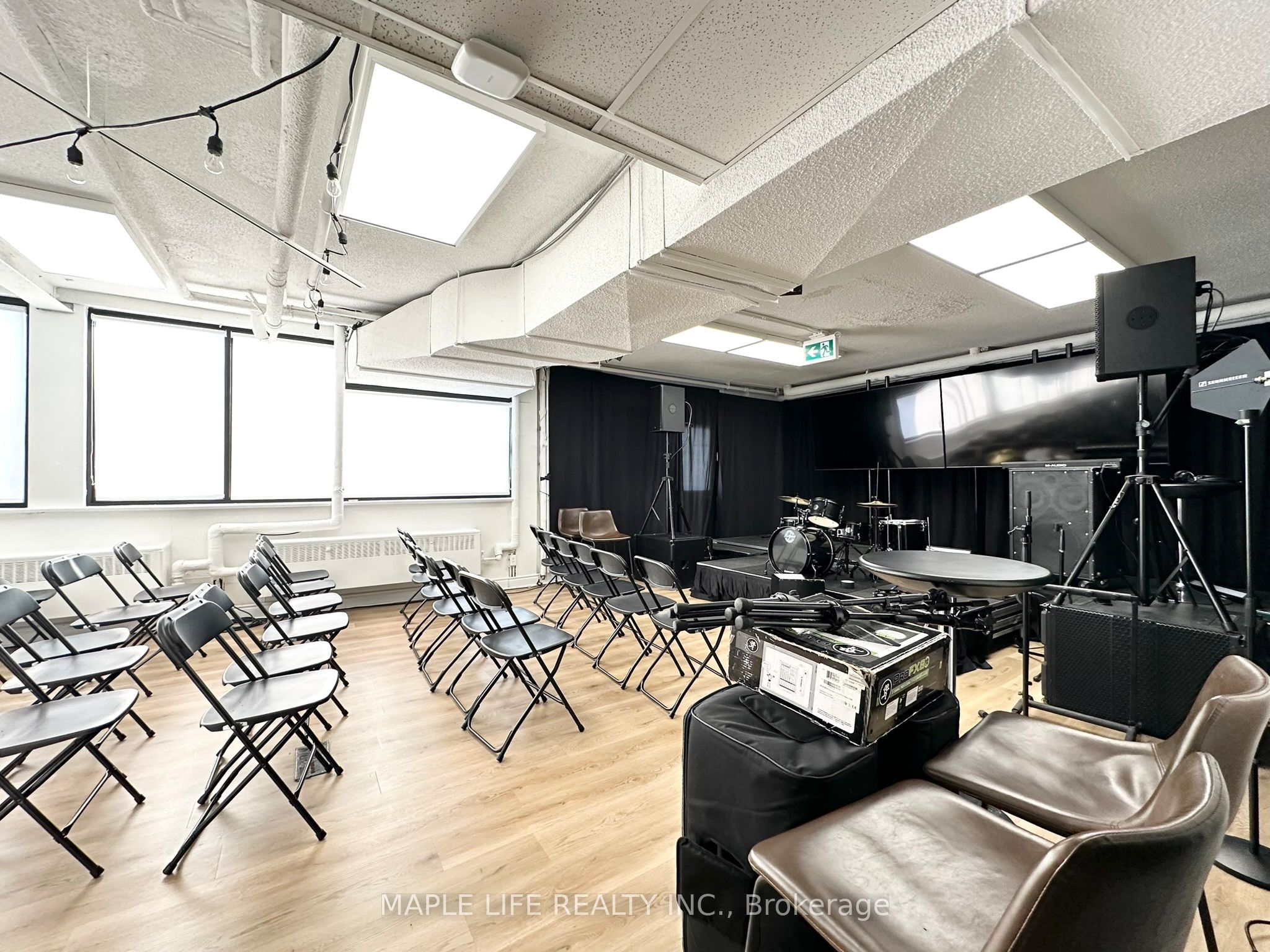 901 Yonge Street Lower Property Photo 14