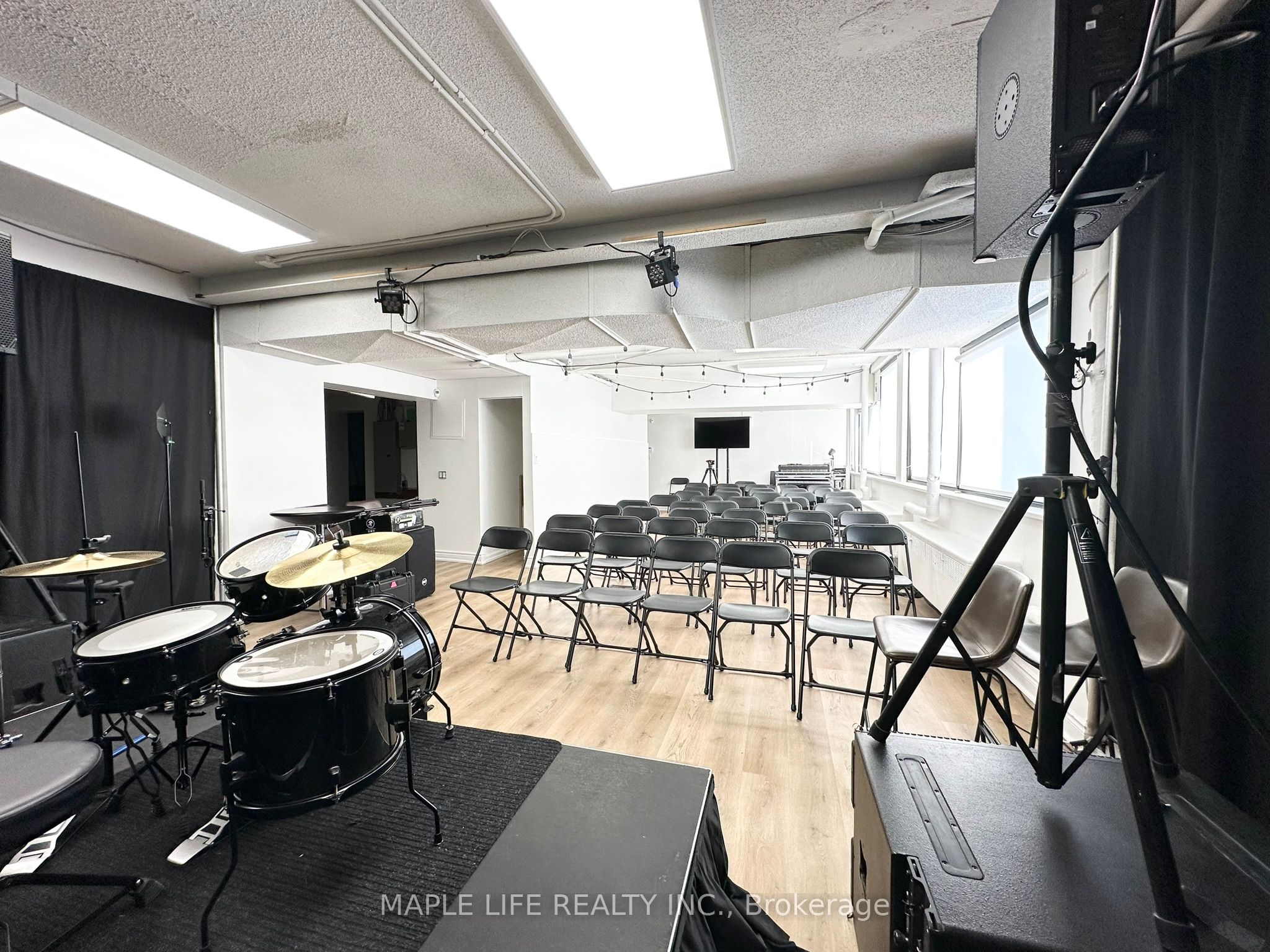 901 Yonge Street Lower Property Photo 15