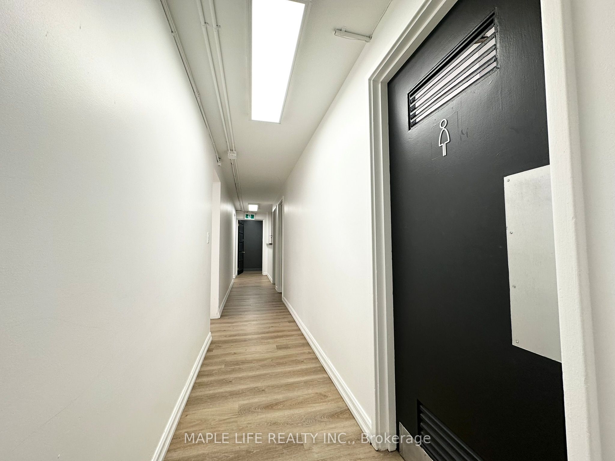 901 Yonge Street Lower Property Photo 24