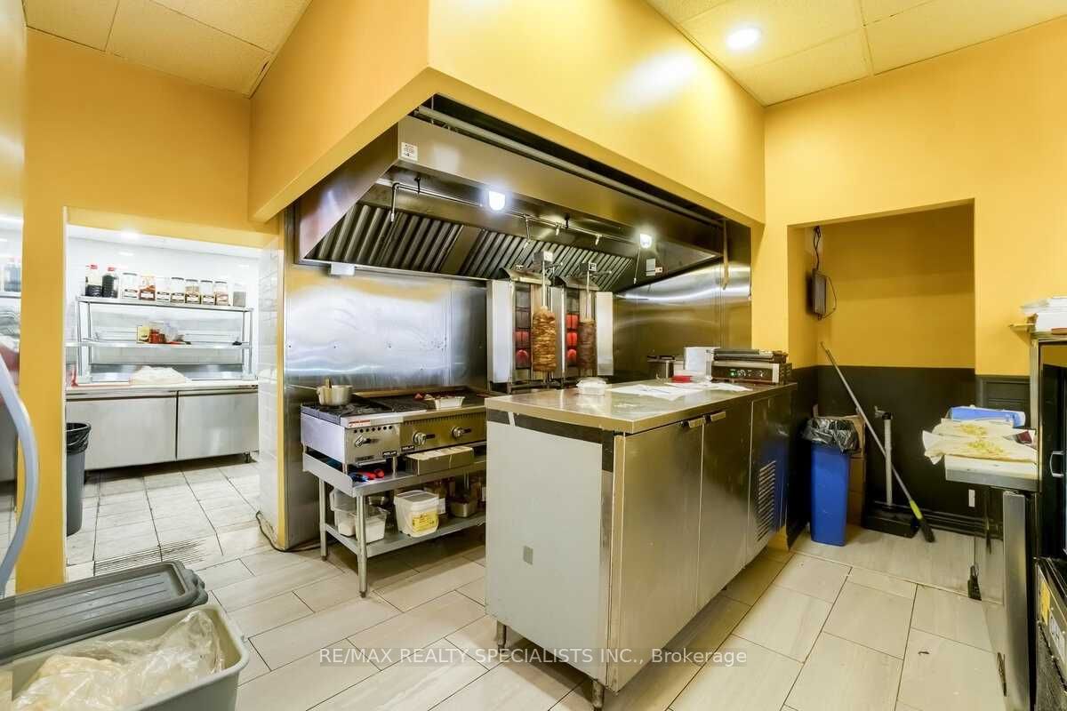 3421 Yonge Street Property Photo 6