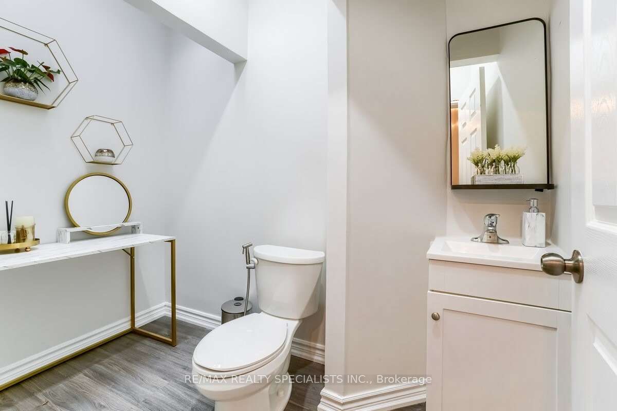 3421 Yonge Street Property Photo 18