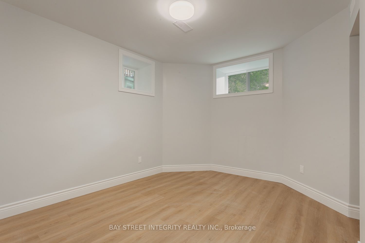 459 Palmerston Boulevard Lower Property Photo 7