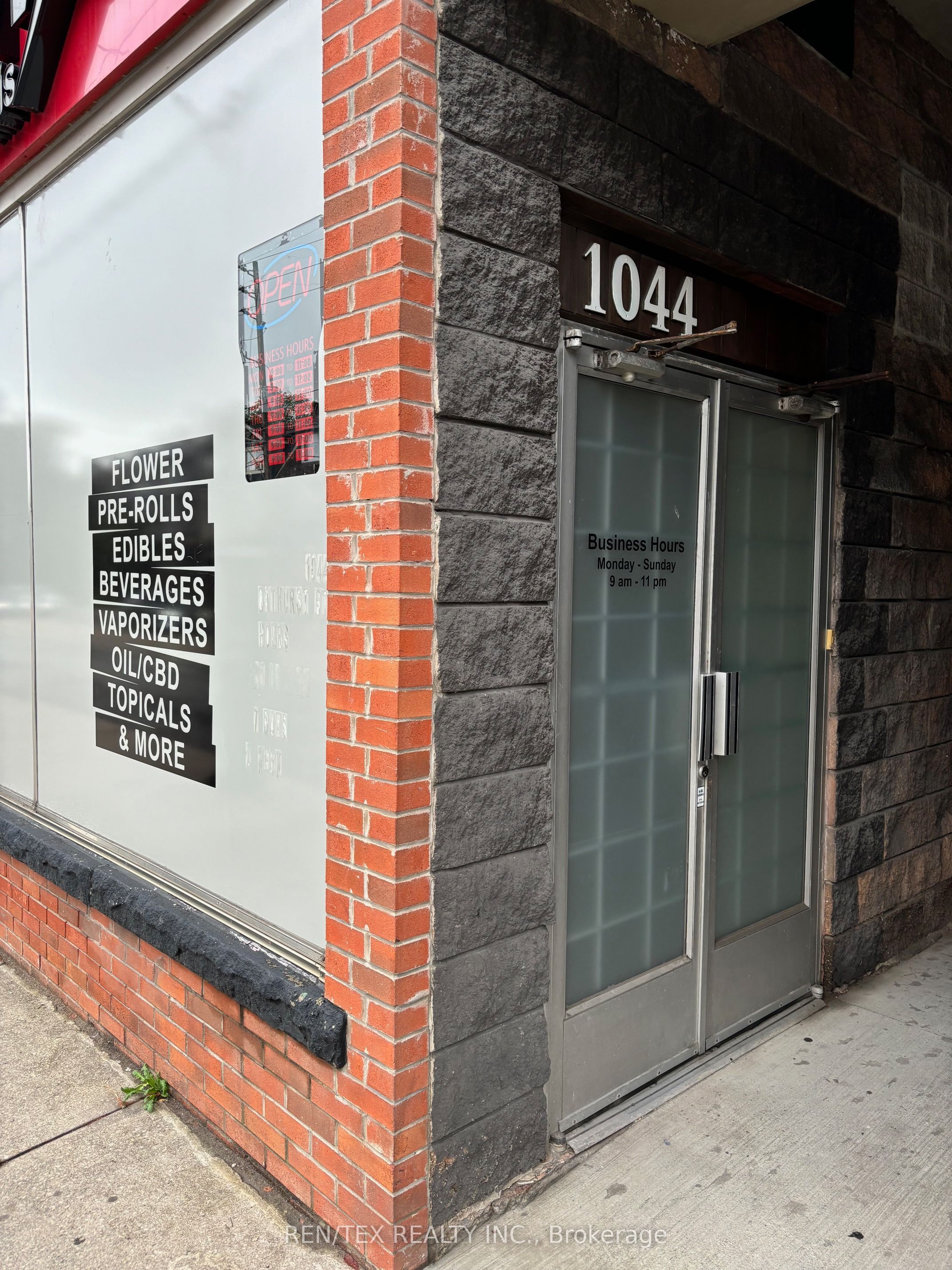 1044 Bathurst Street Property Photo 2