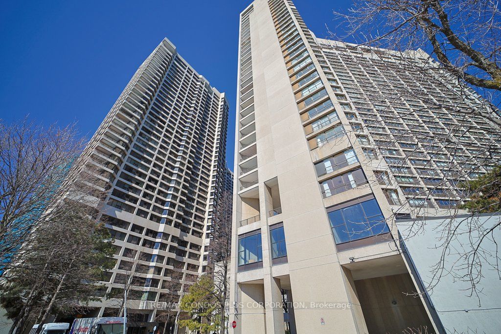 33 HARBOUR Square 2232