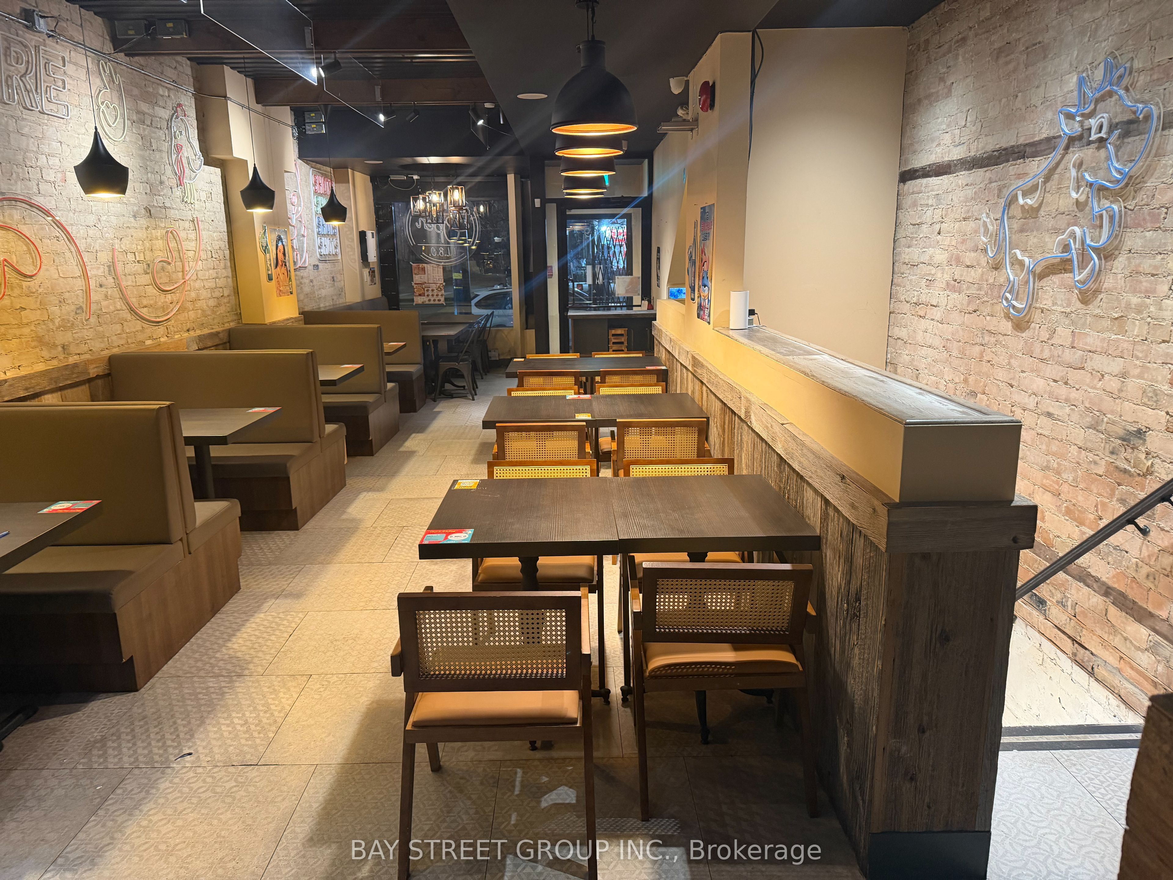 409 Spadina Avenue Property Photo 3