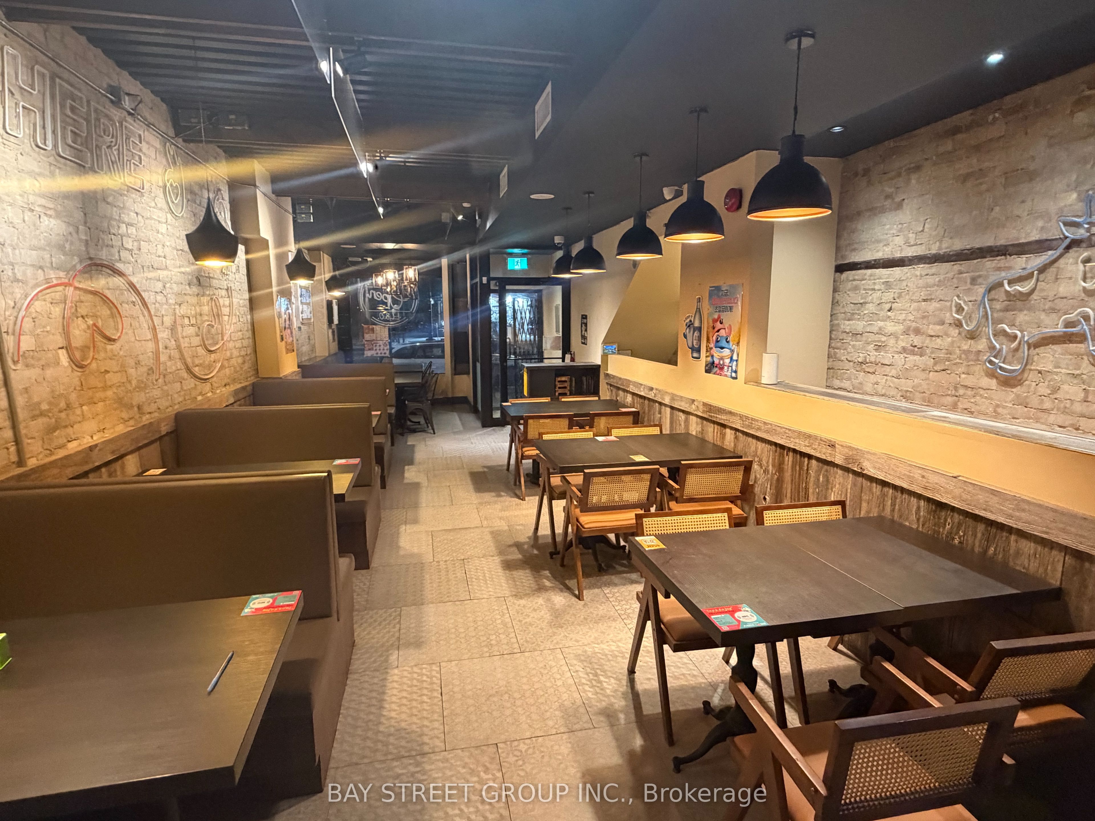 409 Spadina Avenue Property Photo 4